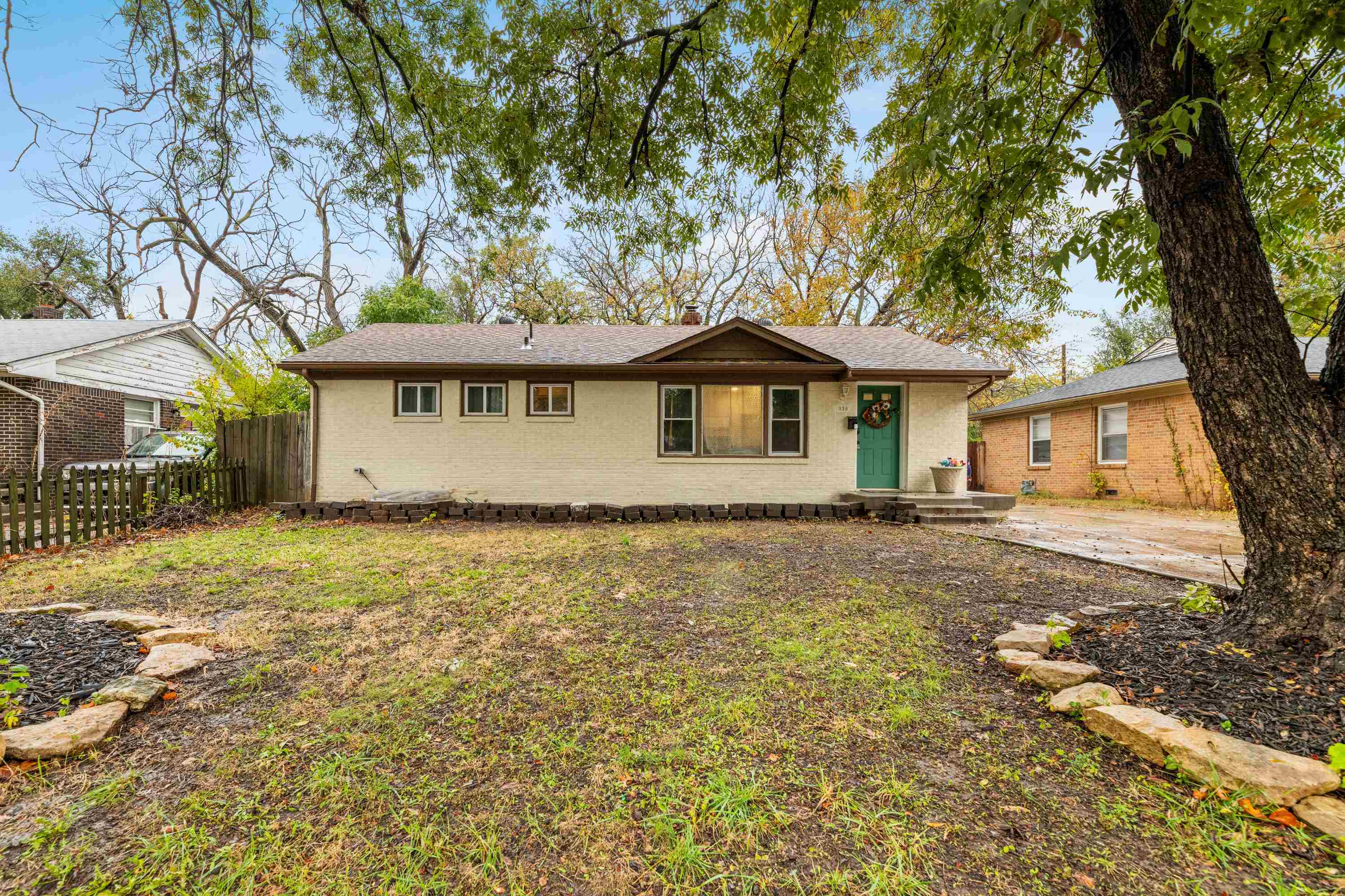 939 S Apache Dr Property Photo 1