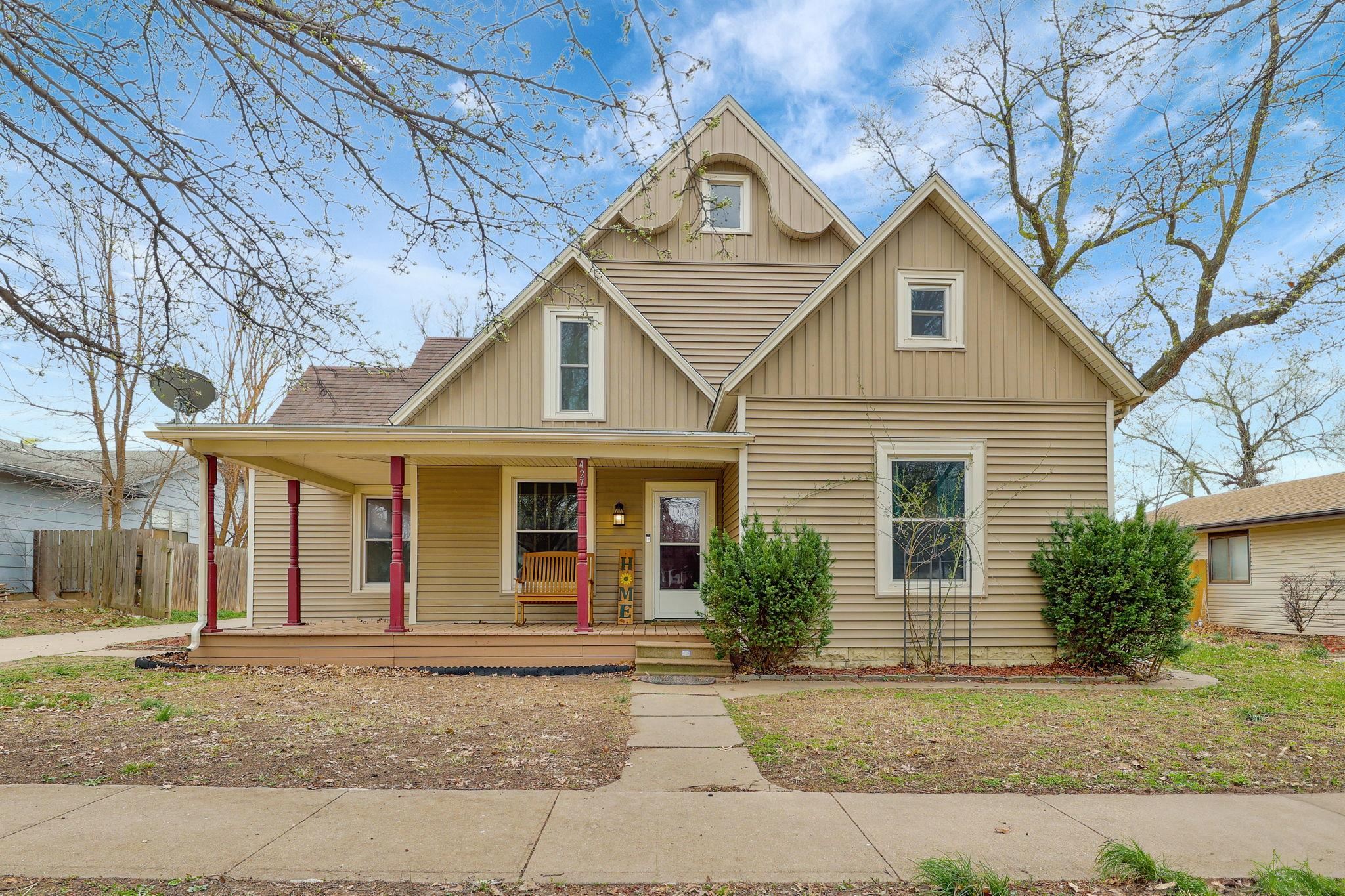 427 E Mulvane St Property Photo