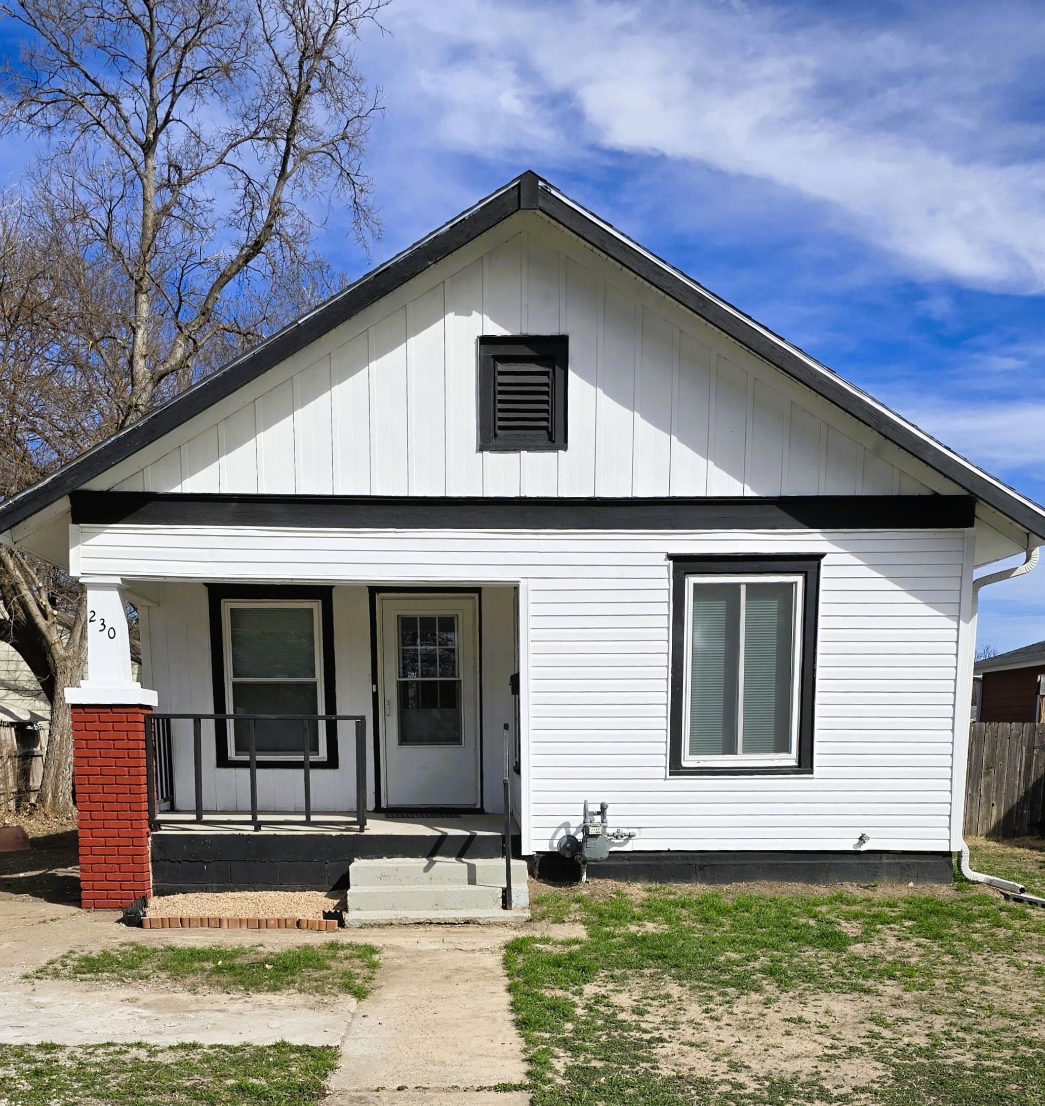 230 N Columbia Ave Property Photo