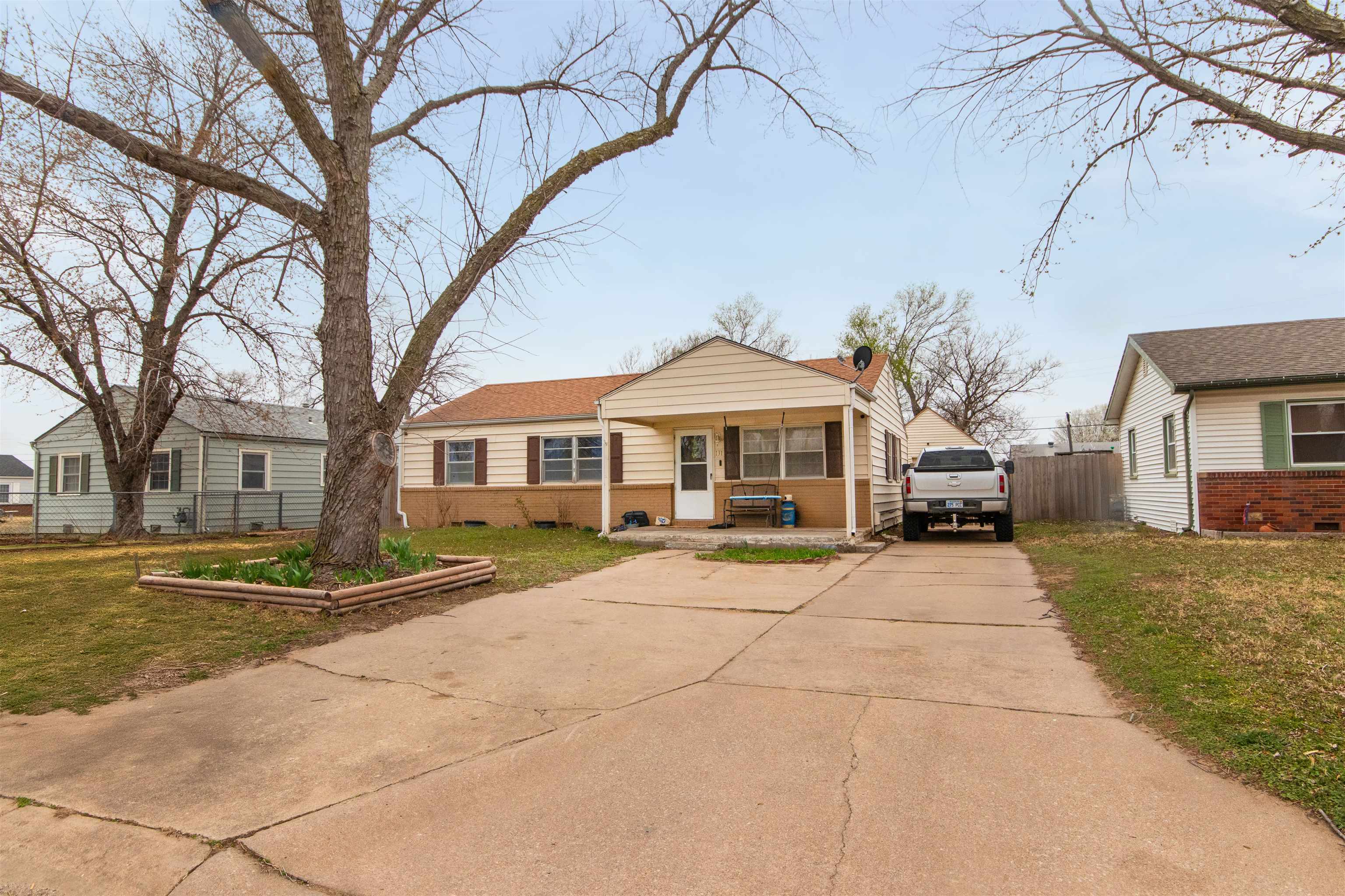131 S Sunnyside Rd Property Photo