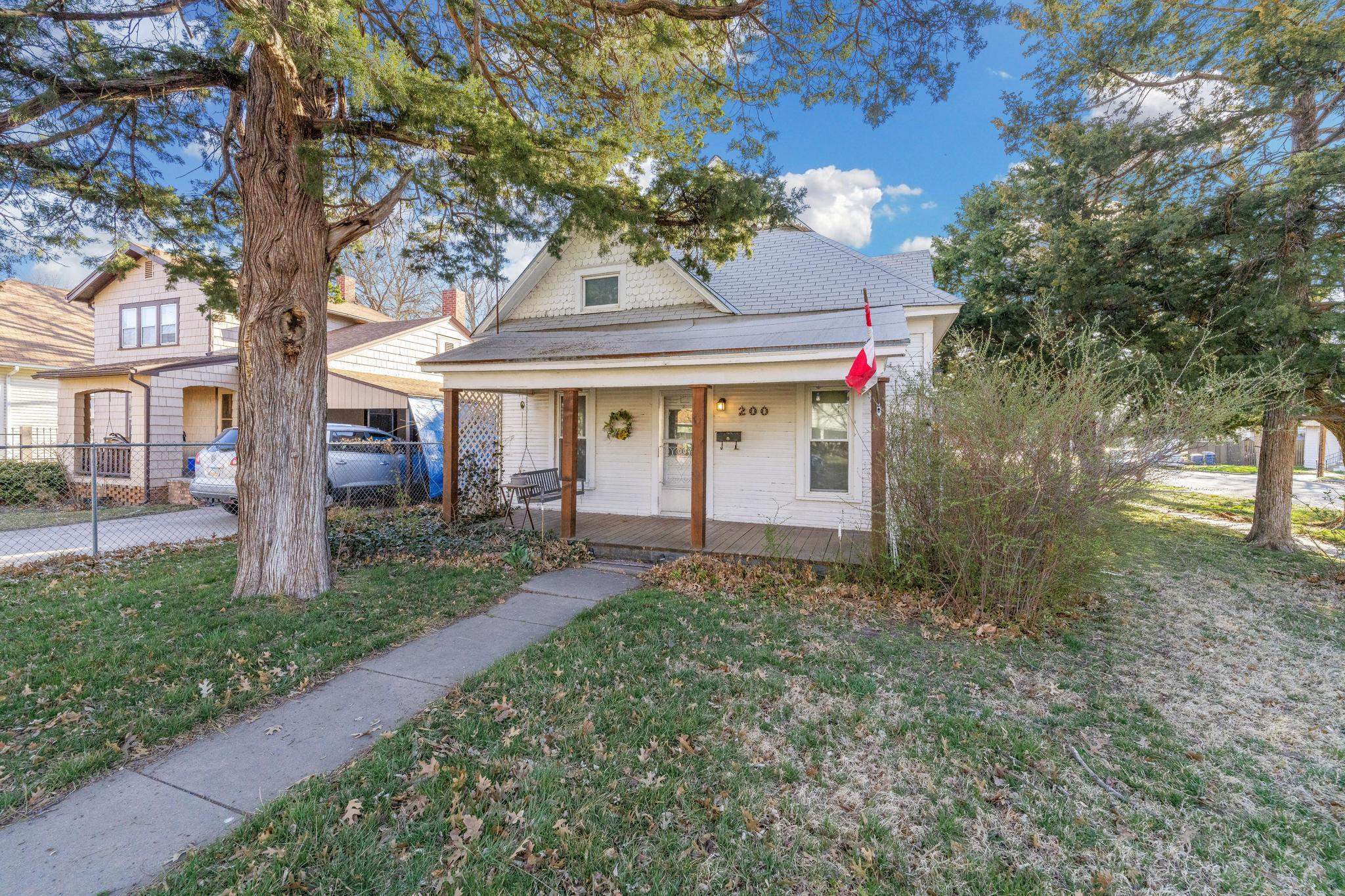 200 N Clarence St Property Photo