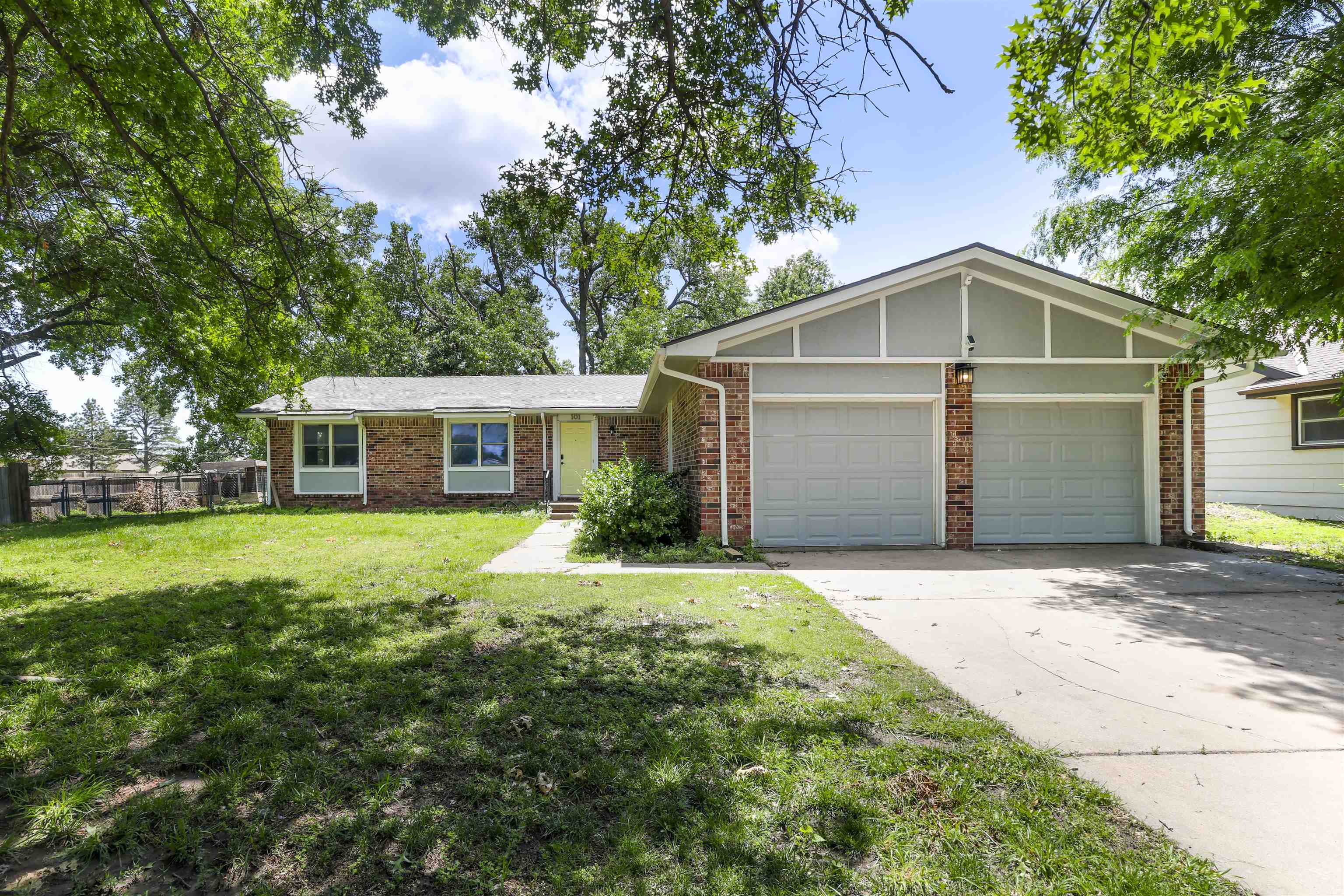 101 W Brazos Dr. Property Photo 1