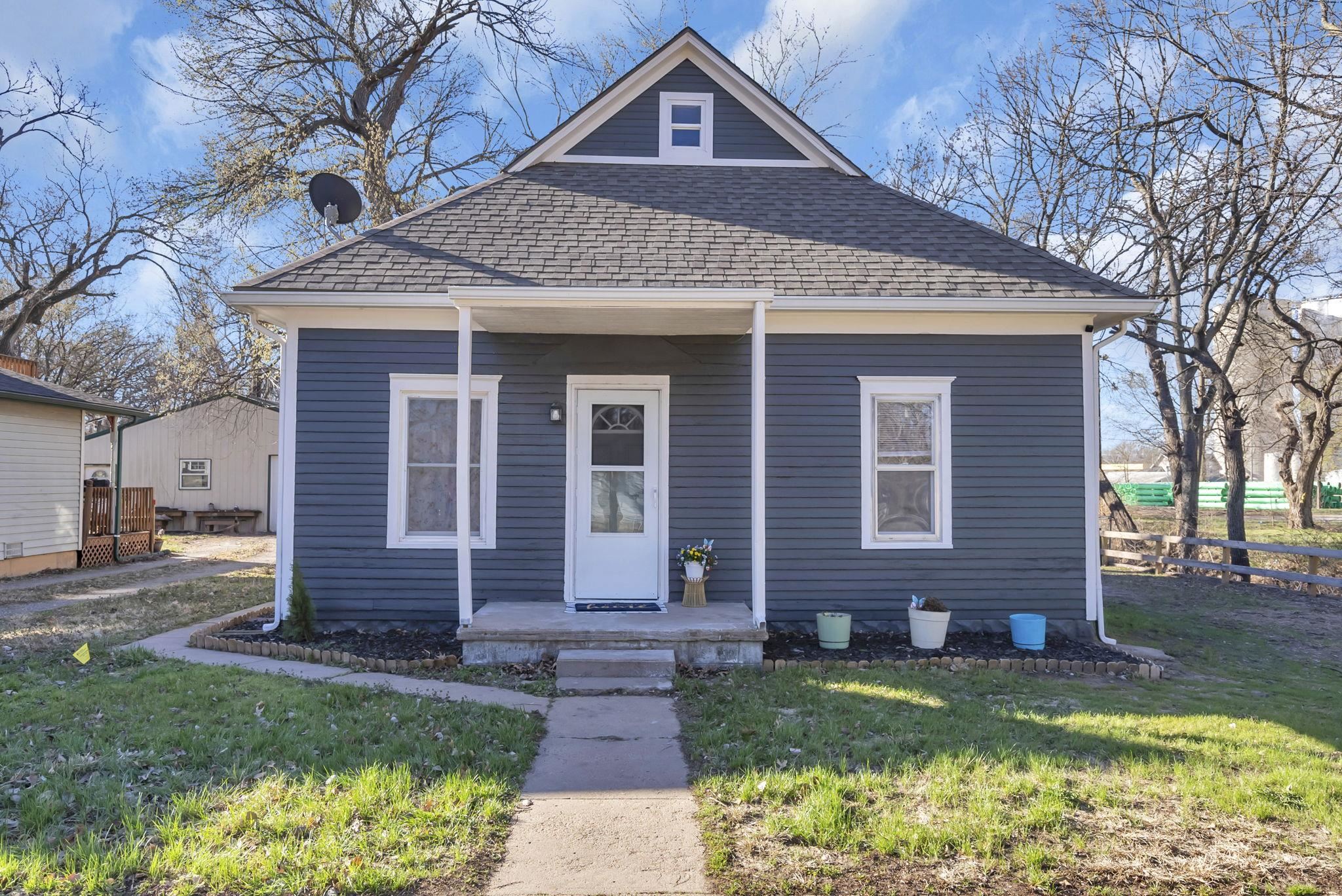 119 Prather St Property Photo