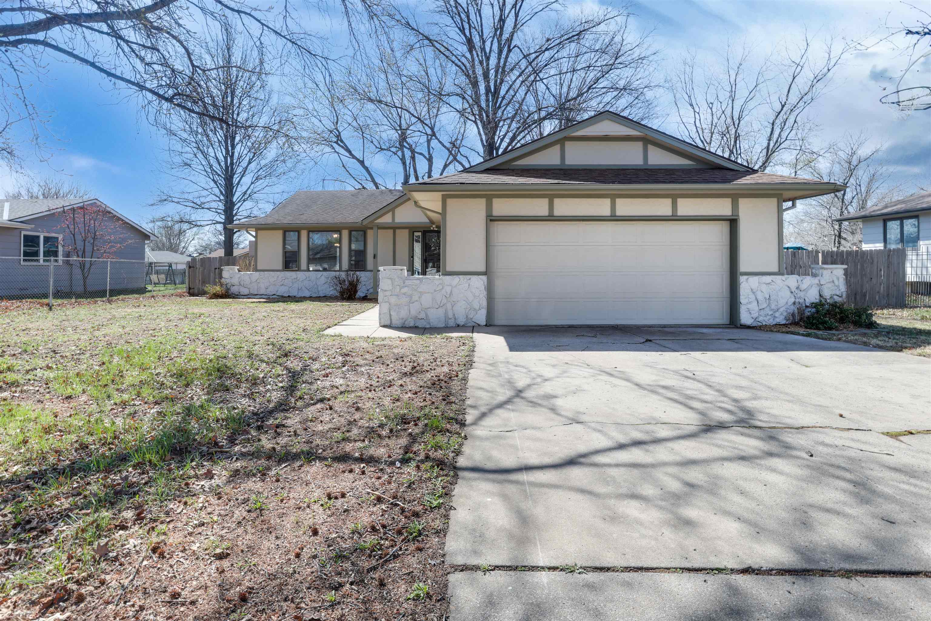 1513 E Maple St Property Photo