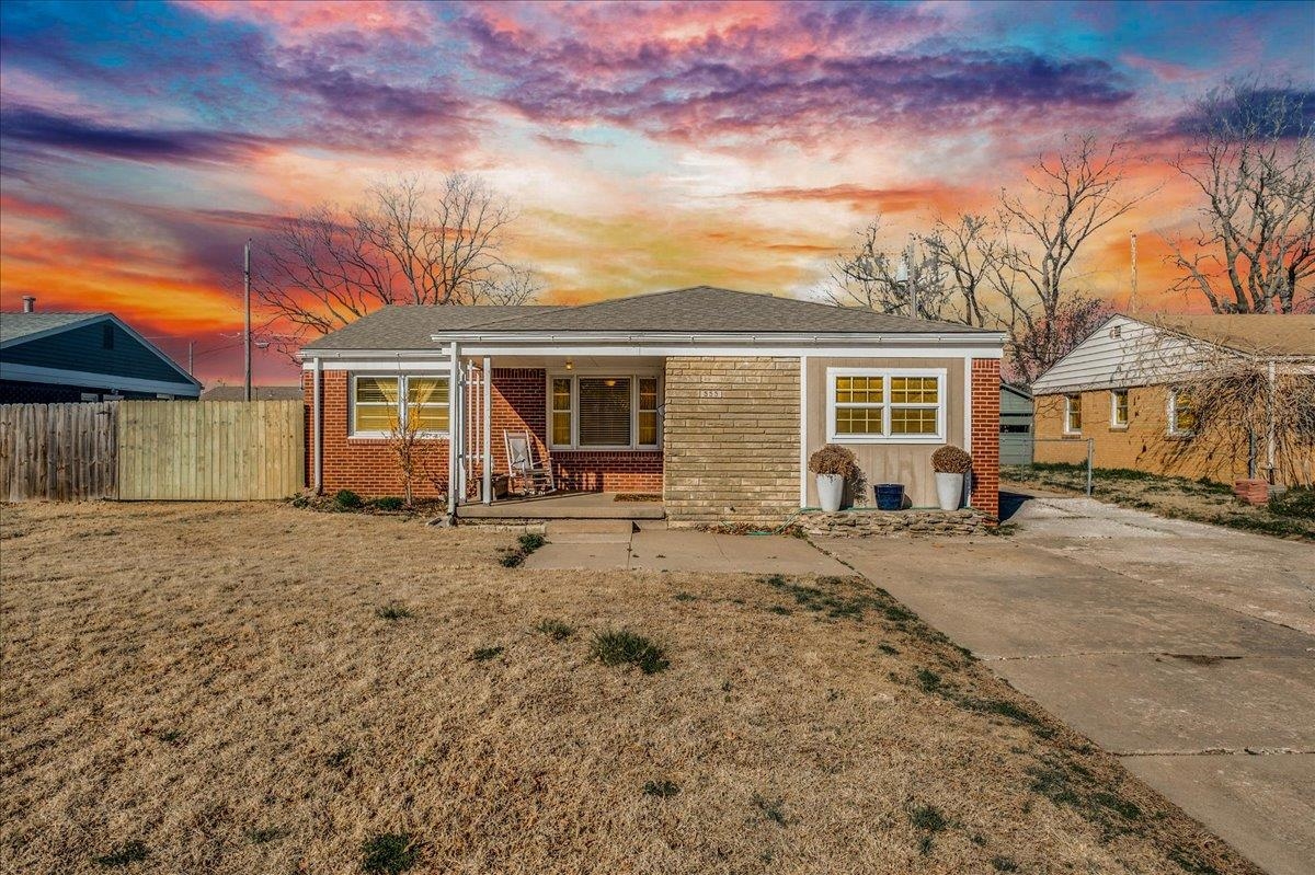 555 S Georgie Property Photo