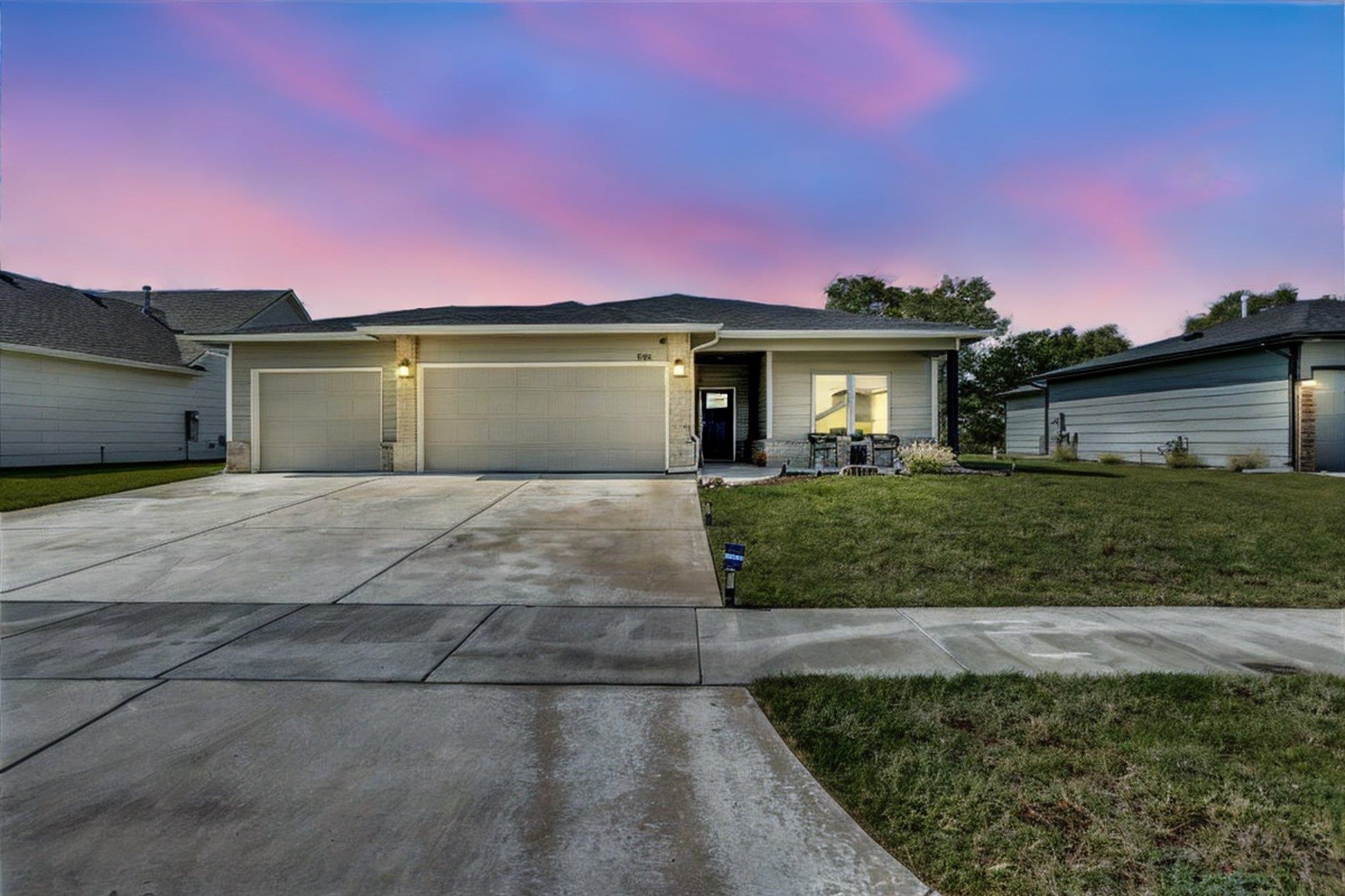 505 S Sweetwater Rd Property Photo