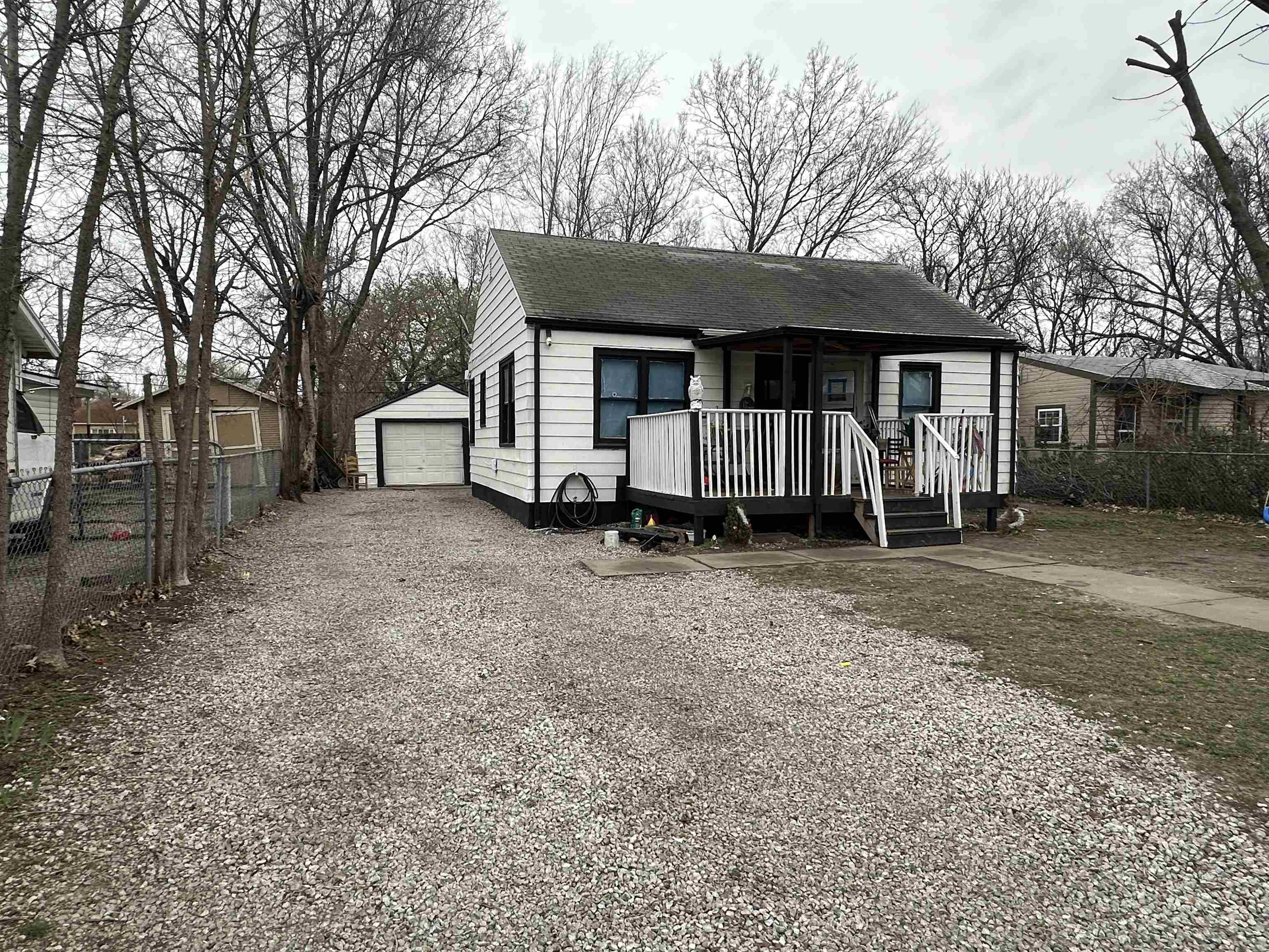2036 S Mosley Ave Property Photo