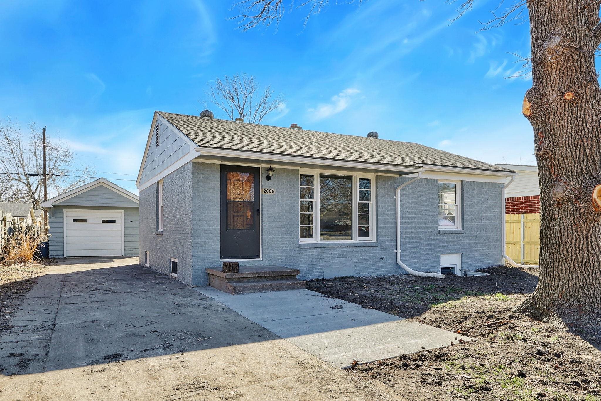 2608 N Somerset Ave Property Photo