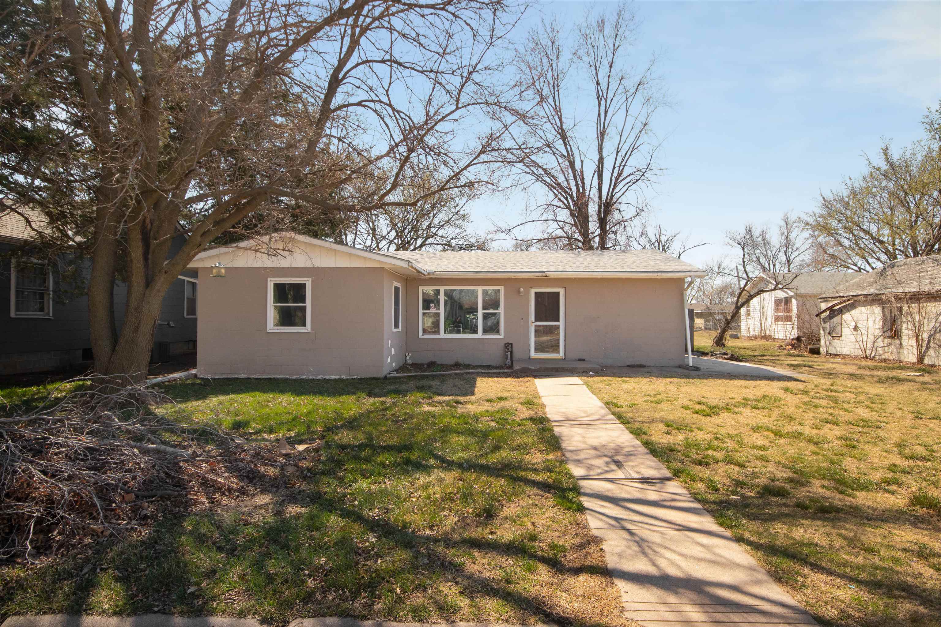 319 W Ruth St Property Photo