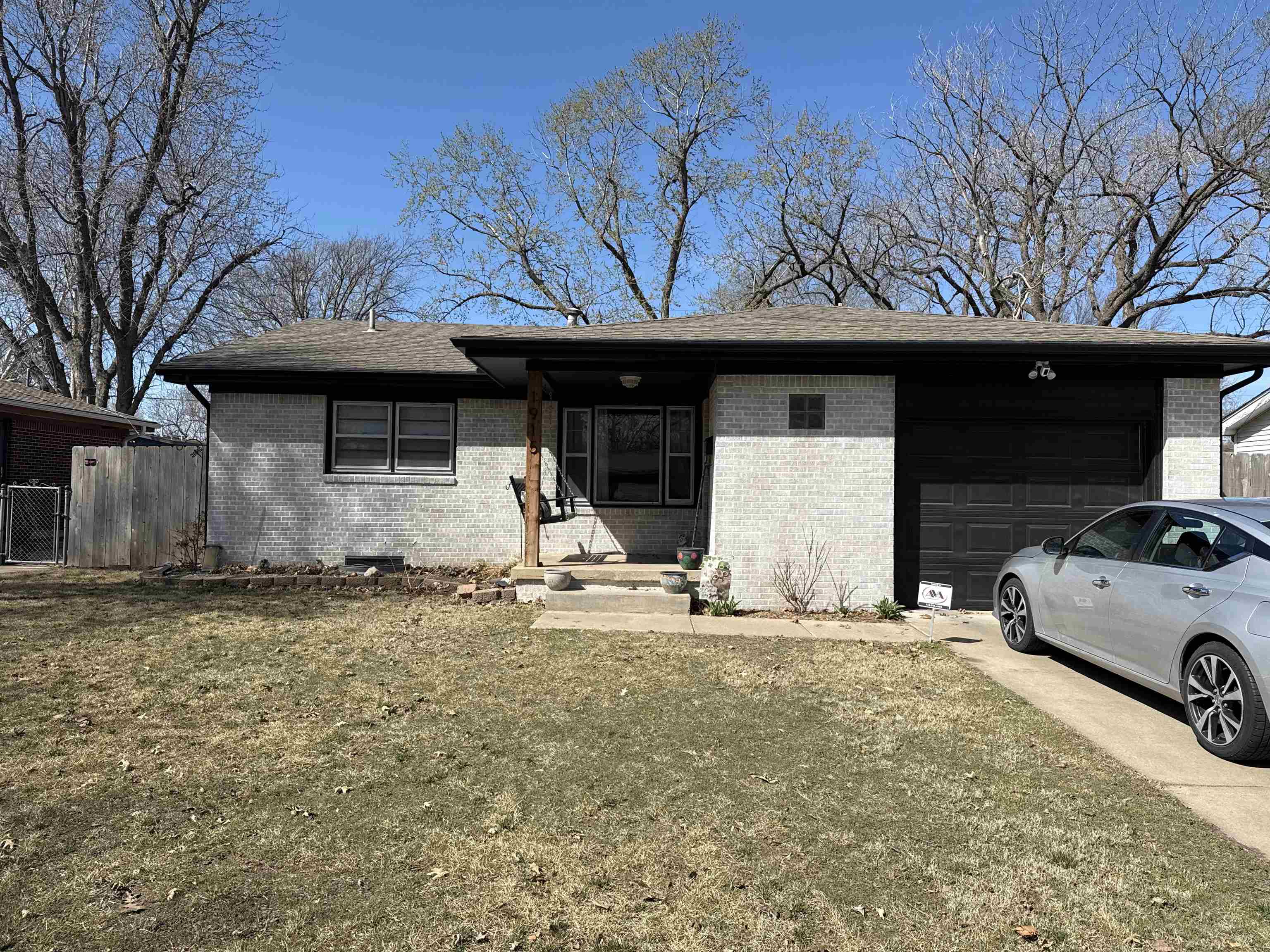 1915 N Joann St Property Photo