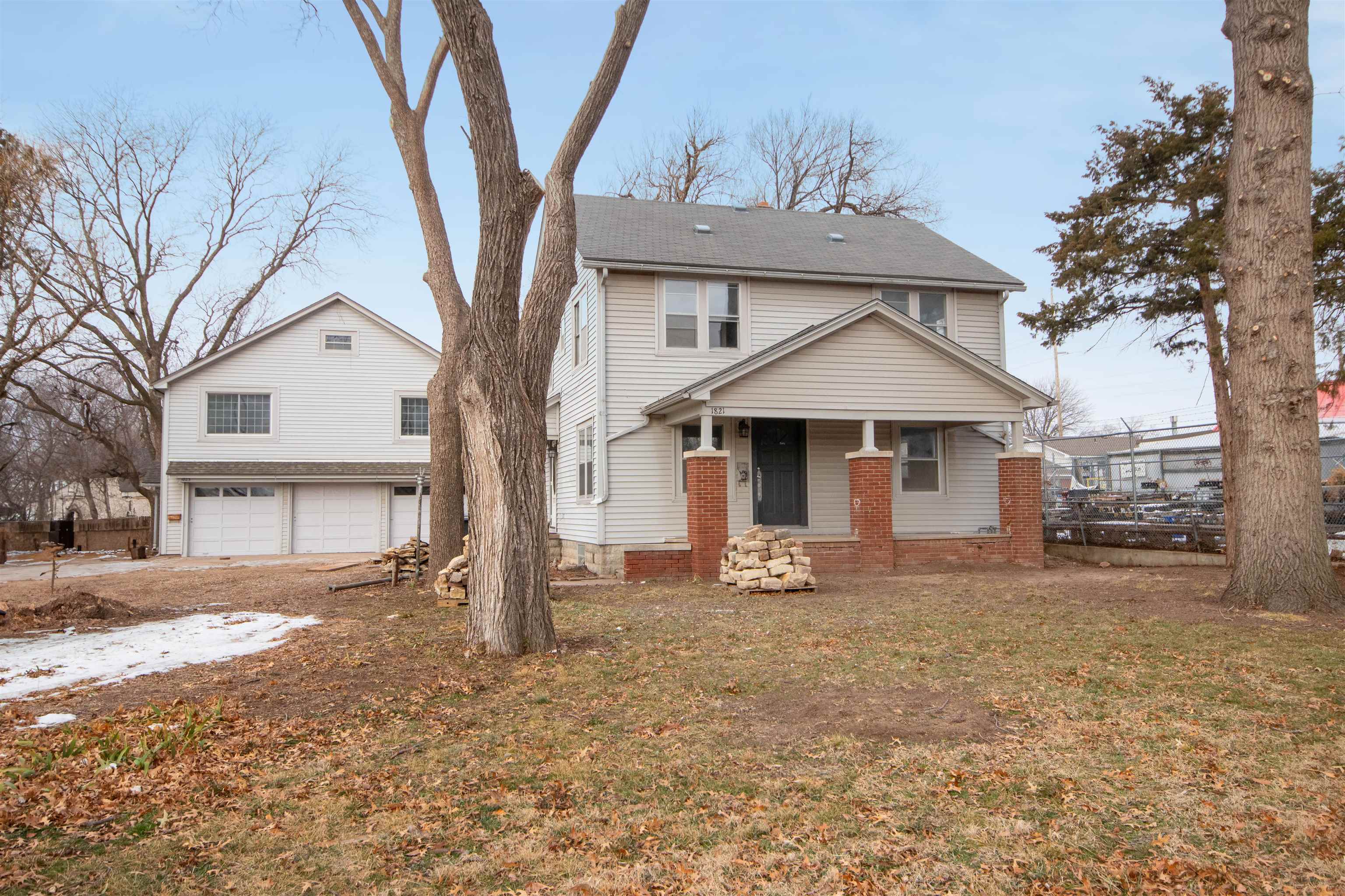 1821 S Hillside St Property Photo