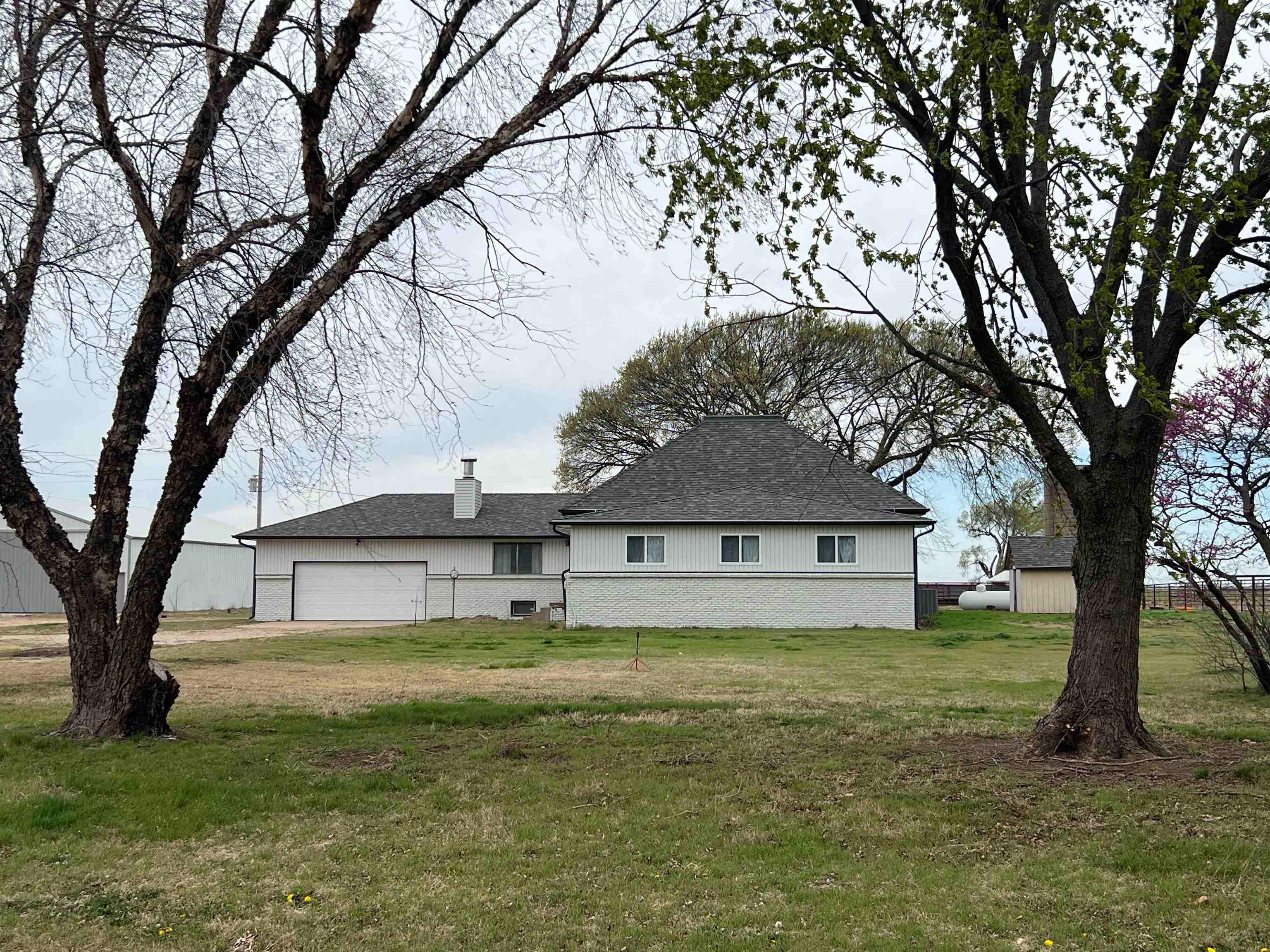 379 N Blackstone Rd Property Photo