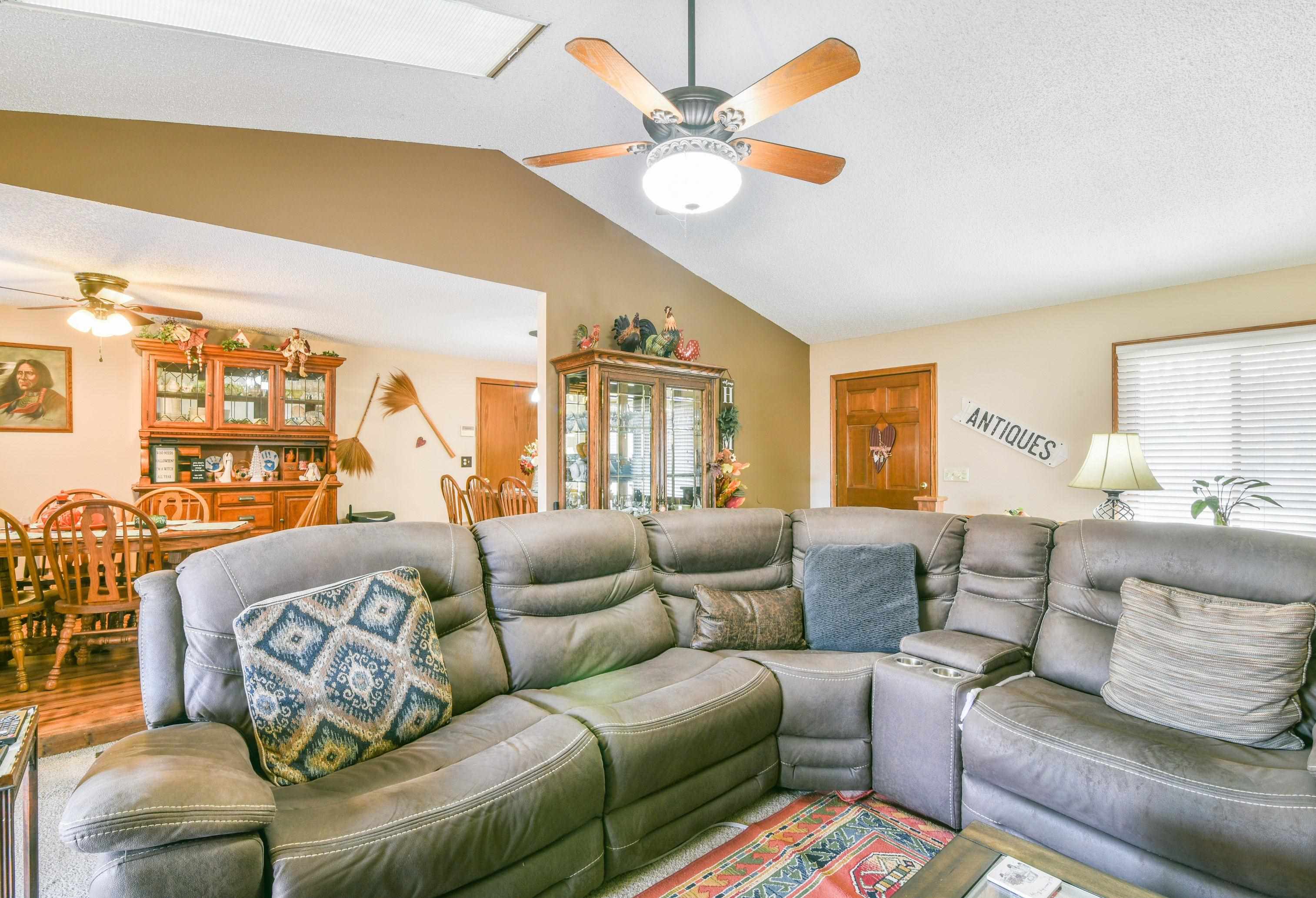 1625 N Skyview Property Photo 3
