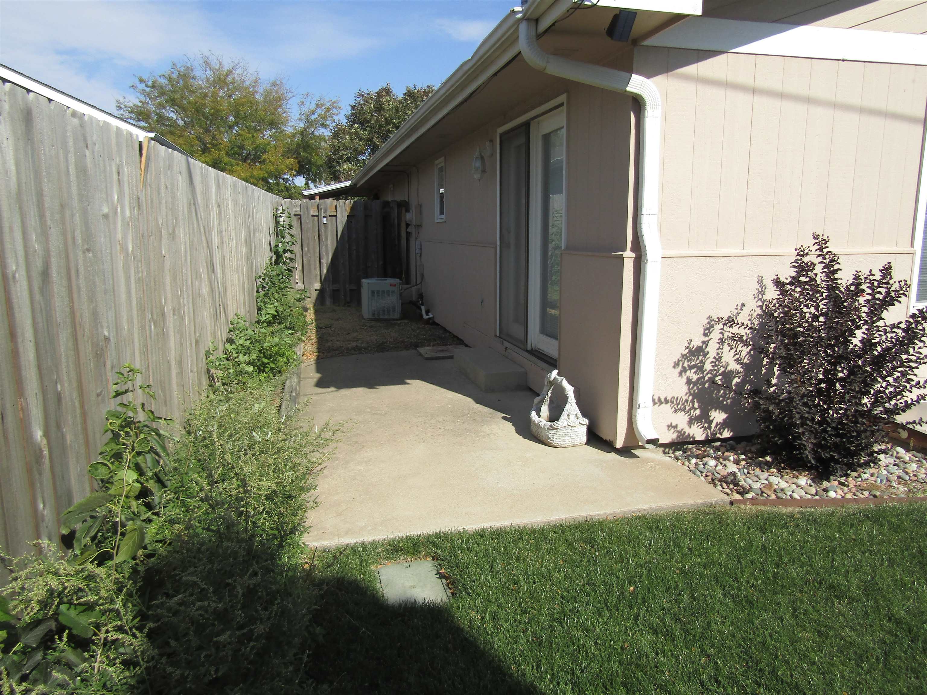 634 Fairdale Rd Property Photo 4