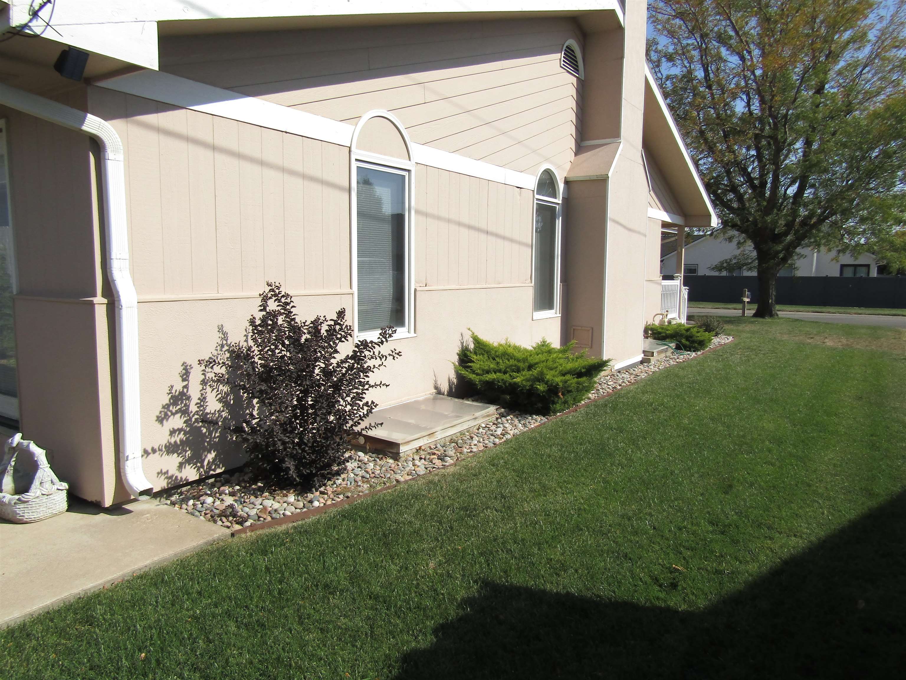 634 Fairdale Rd Property Photo 5