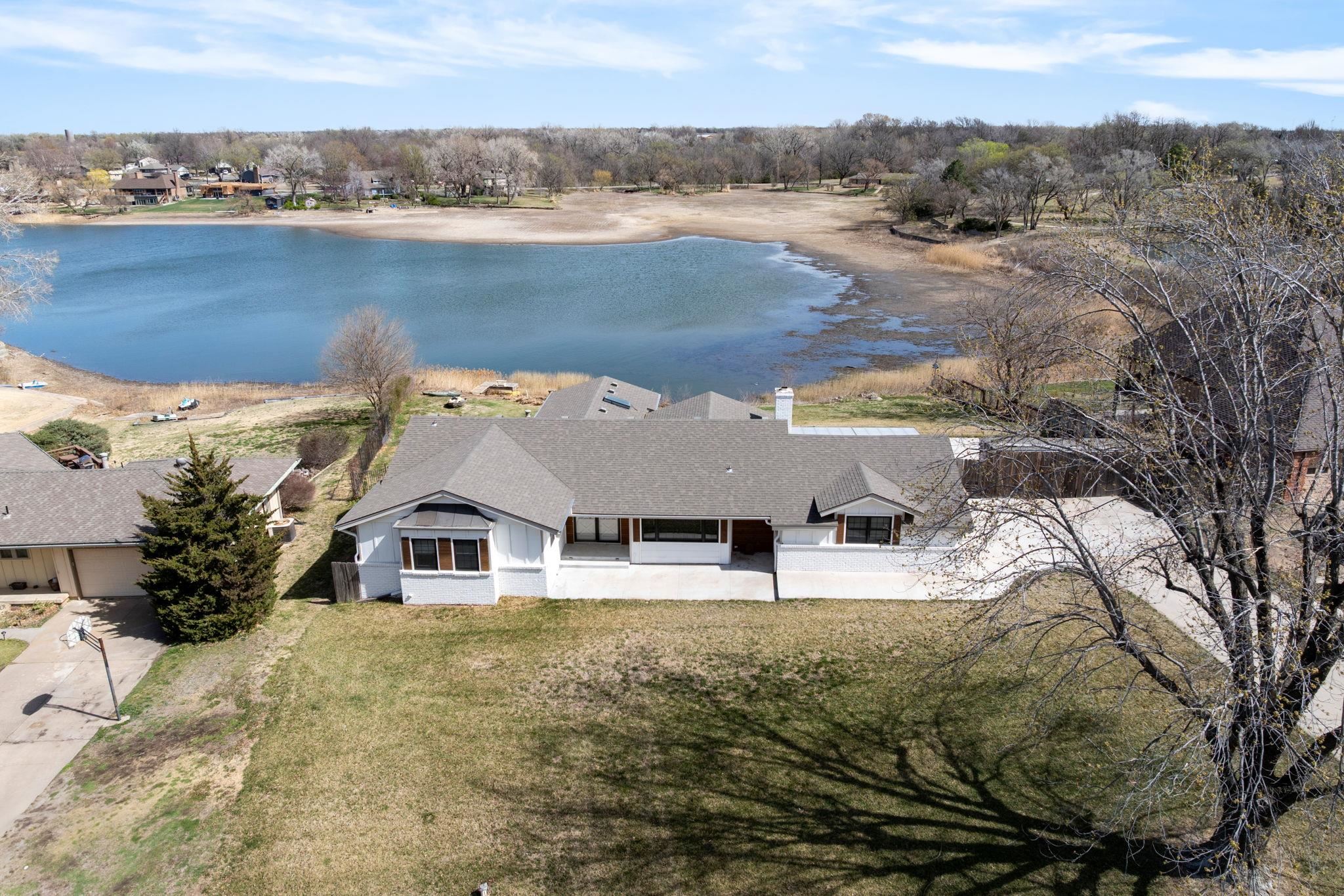 16 S Lakeview Dr Property Photo 3