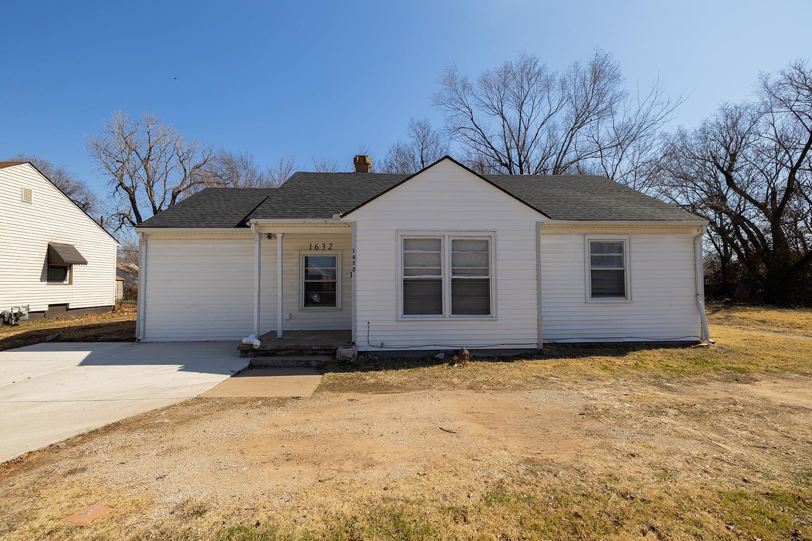 1632 N Oliver Property Photo 1