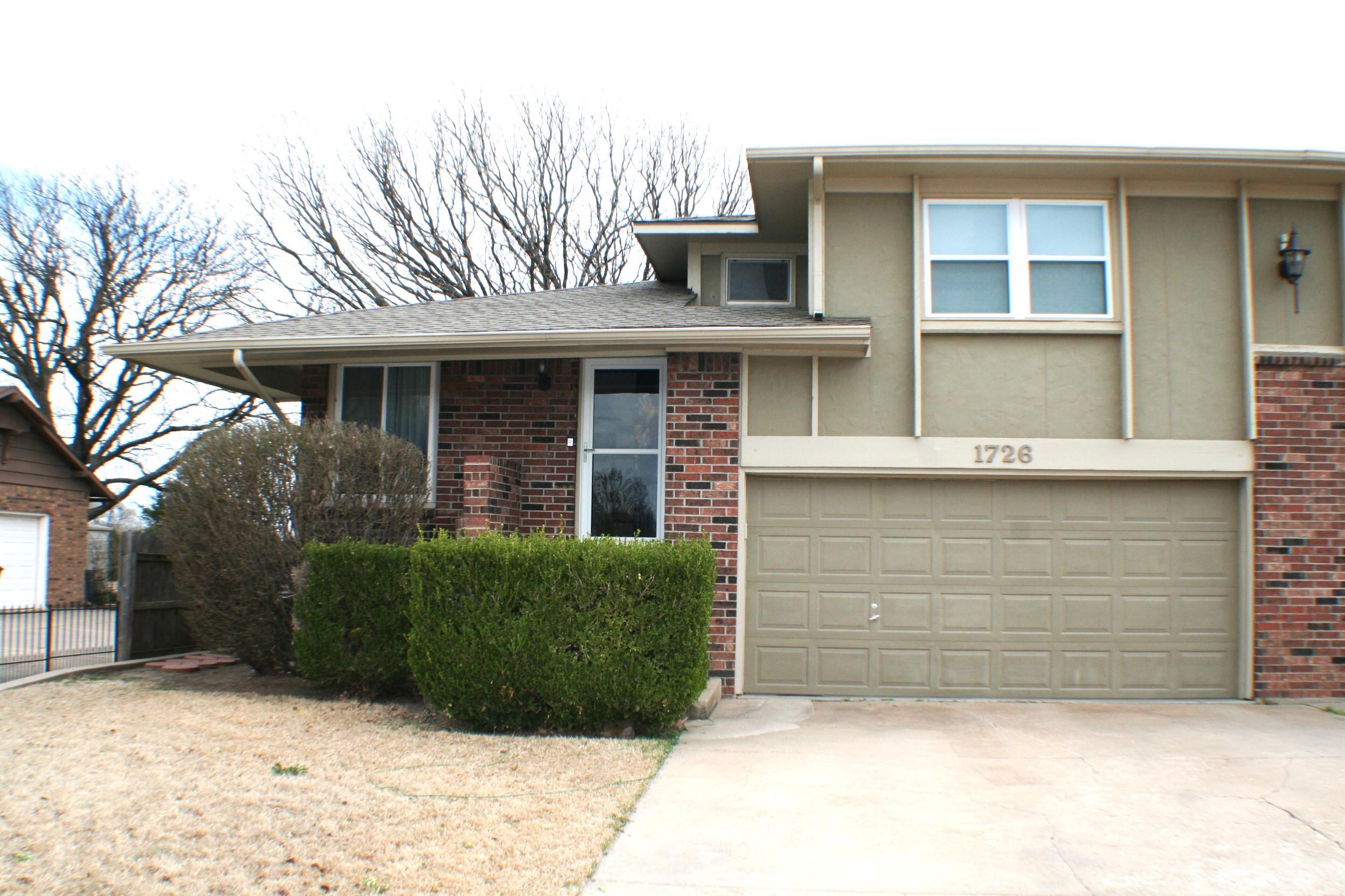 1726 Fairway Dr Property Photo