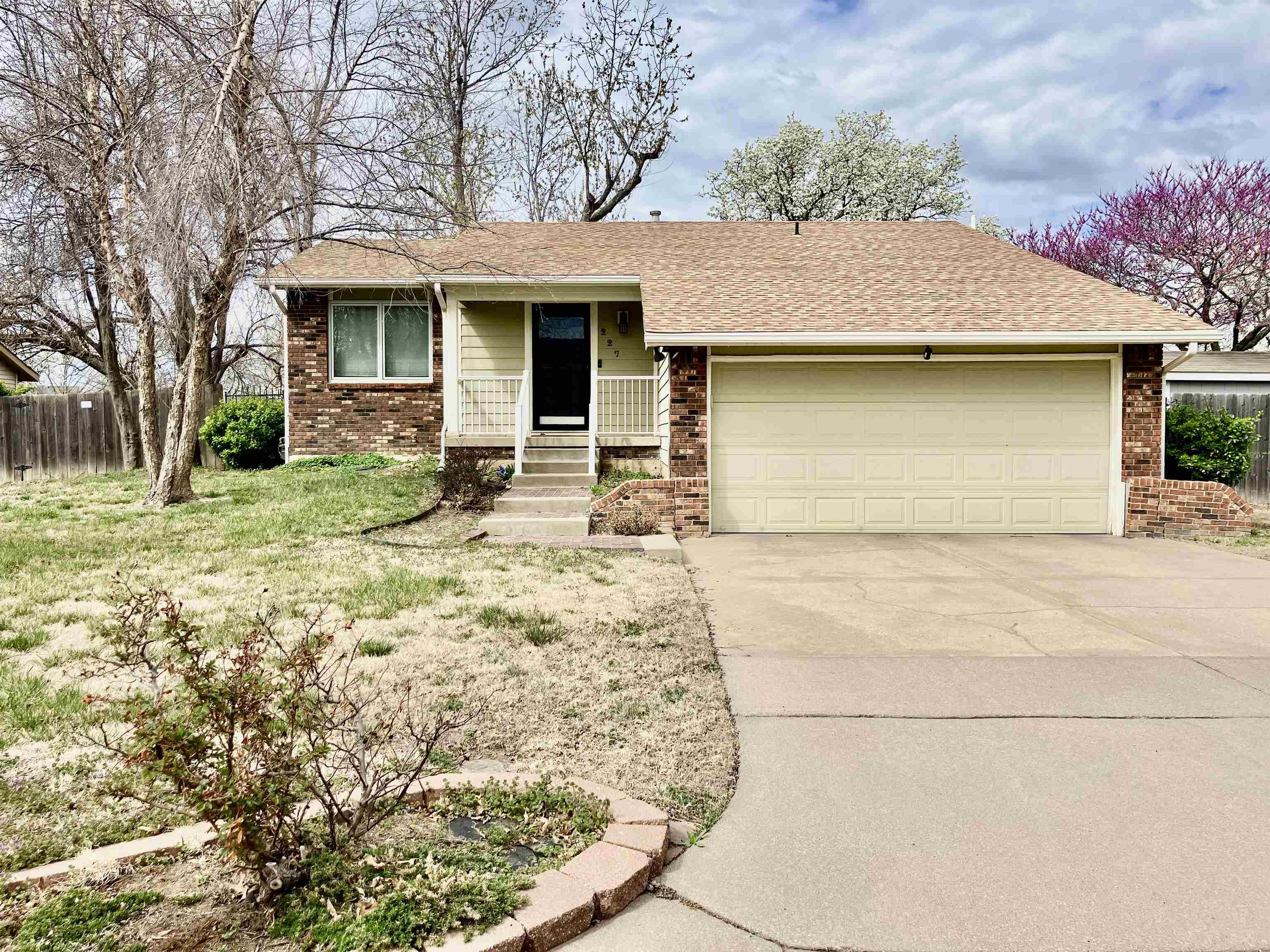 227 N Summitlawn St Property Photo