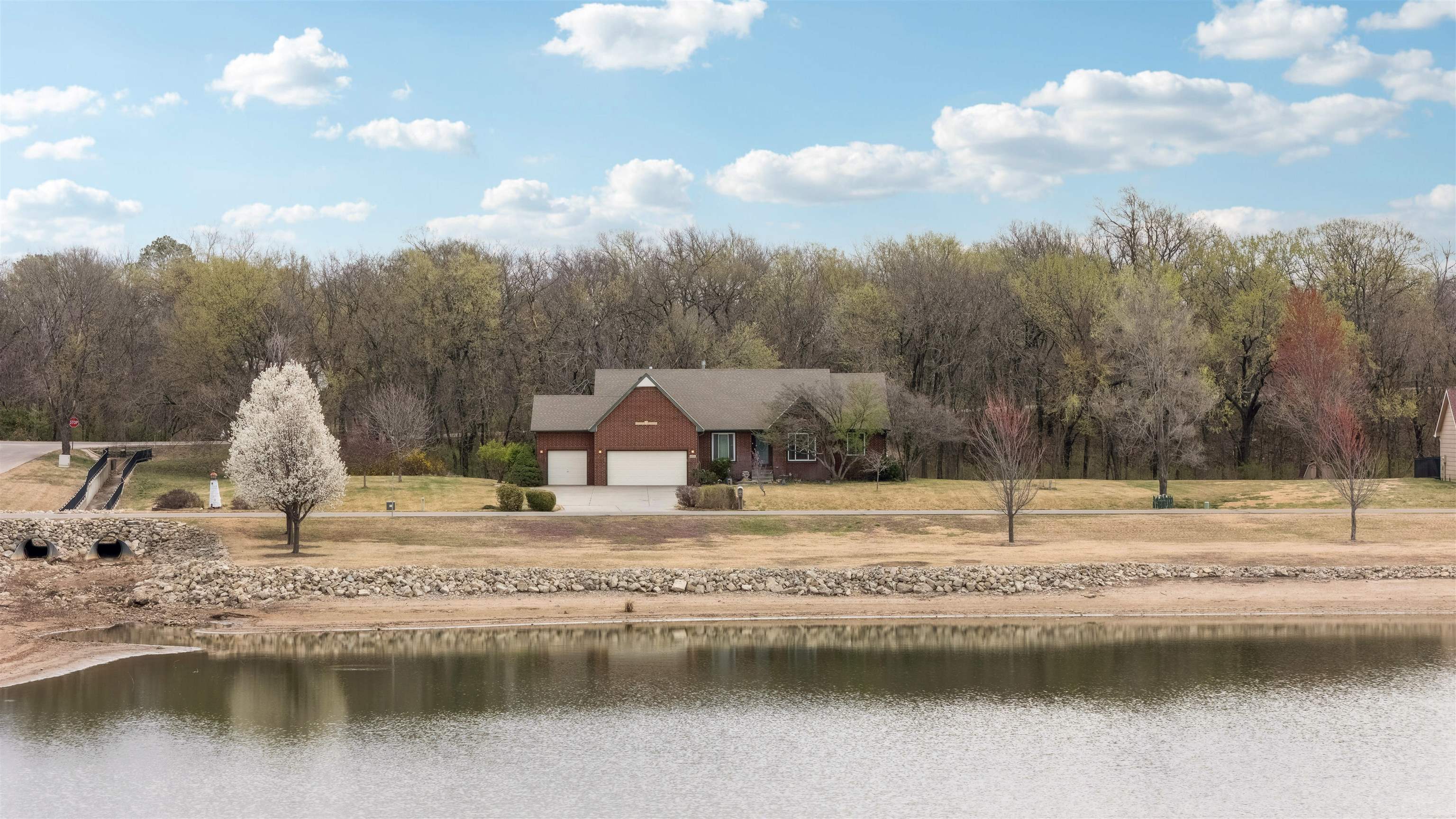 6830 S Huckleberry Dr Property Photo