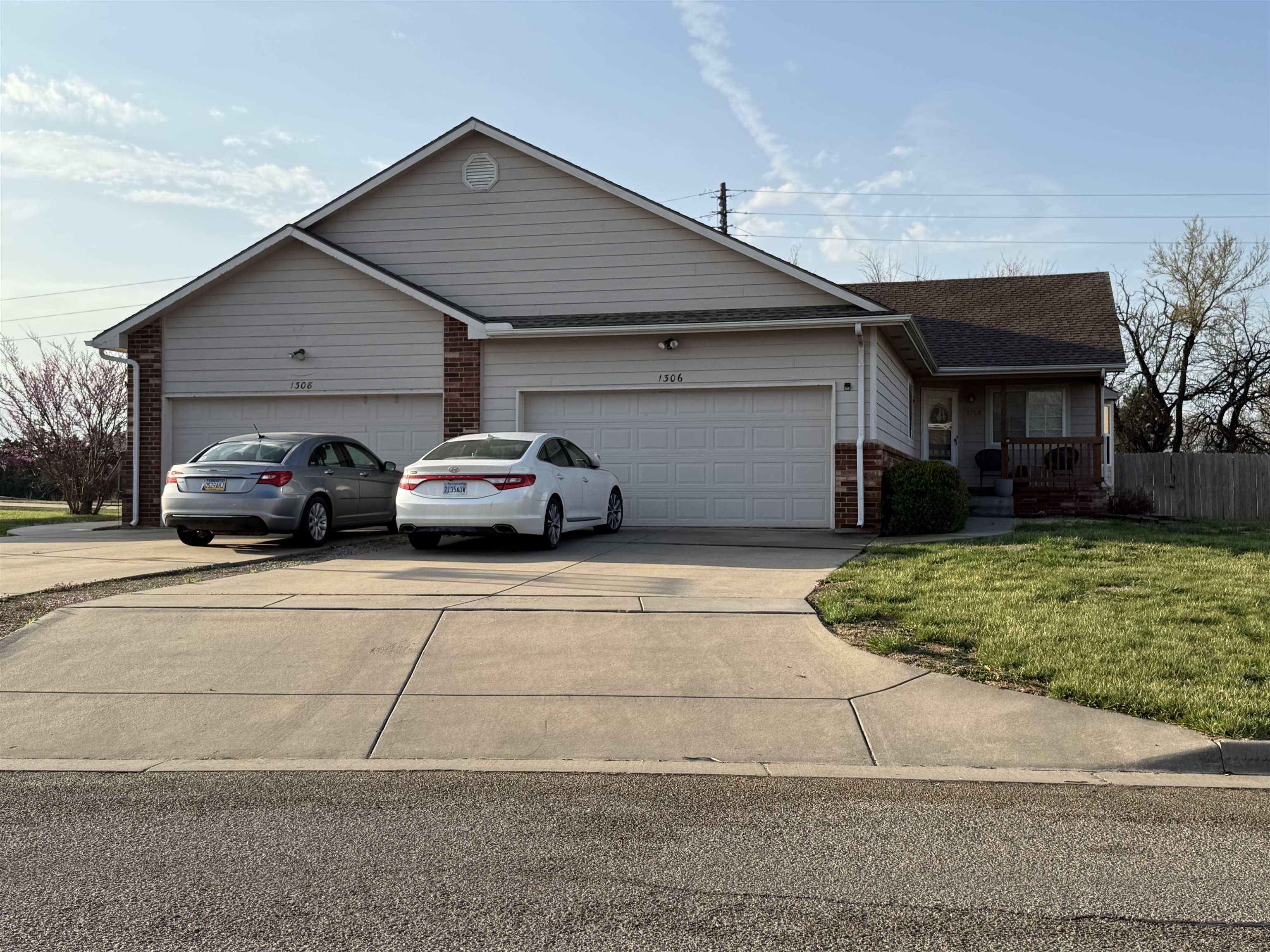 1306 N Glancey St Property Photo