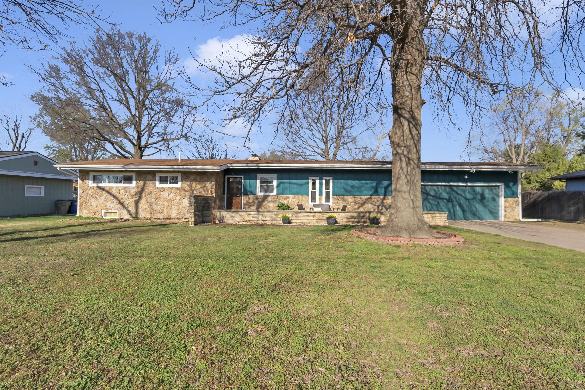 525 S Woodchuck Ln Property Photo