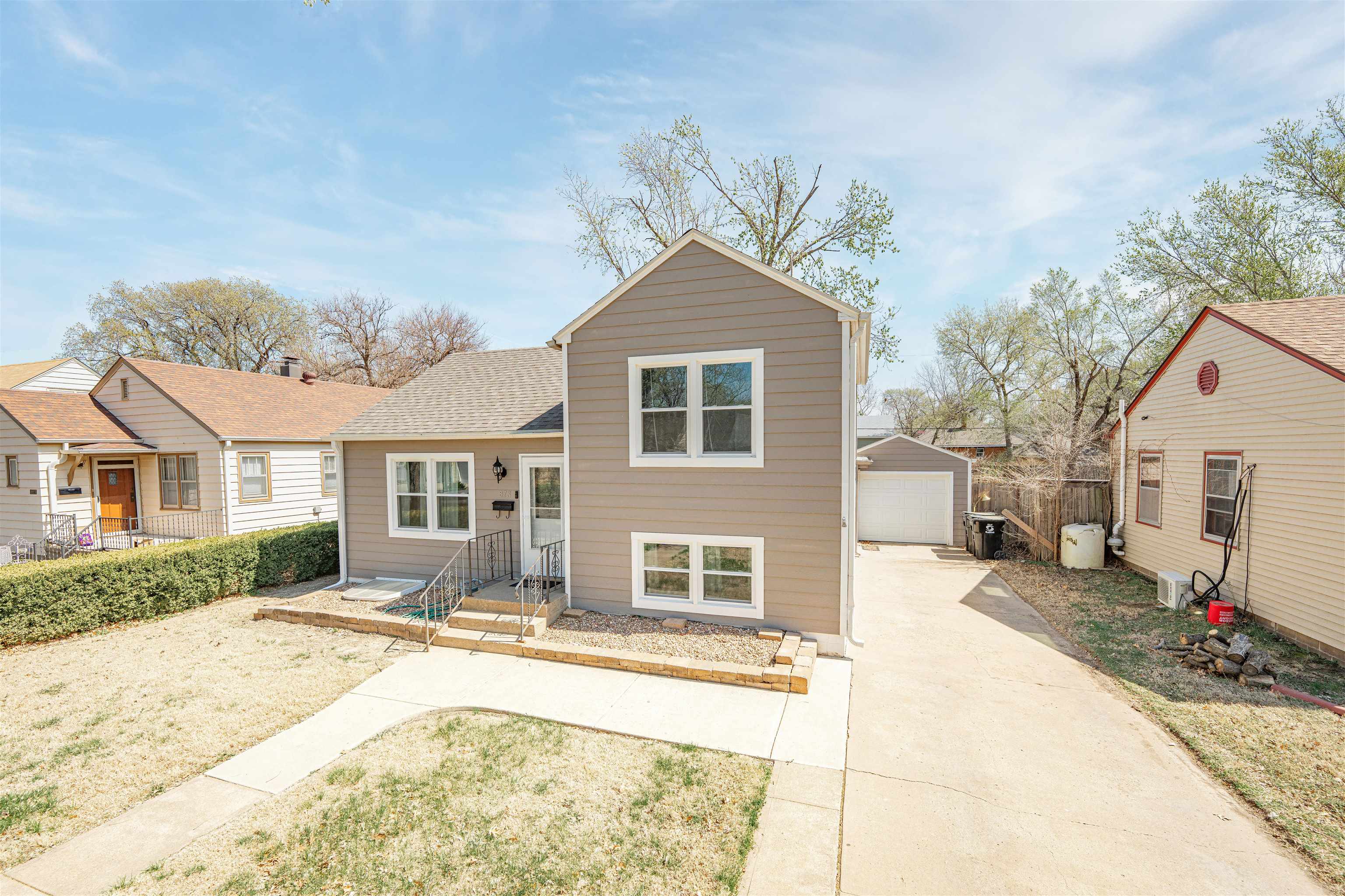 873 S 10th St Property Photo
