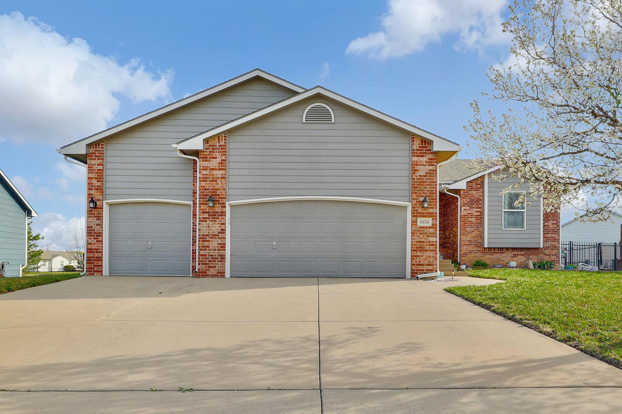 1024 W Basswood Dr Property Photo