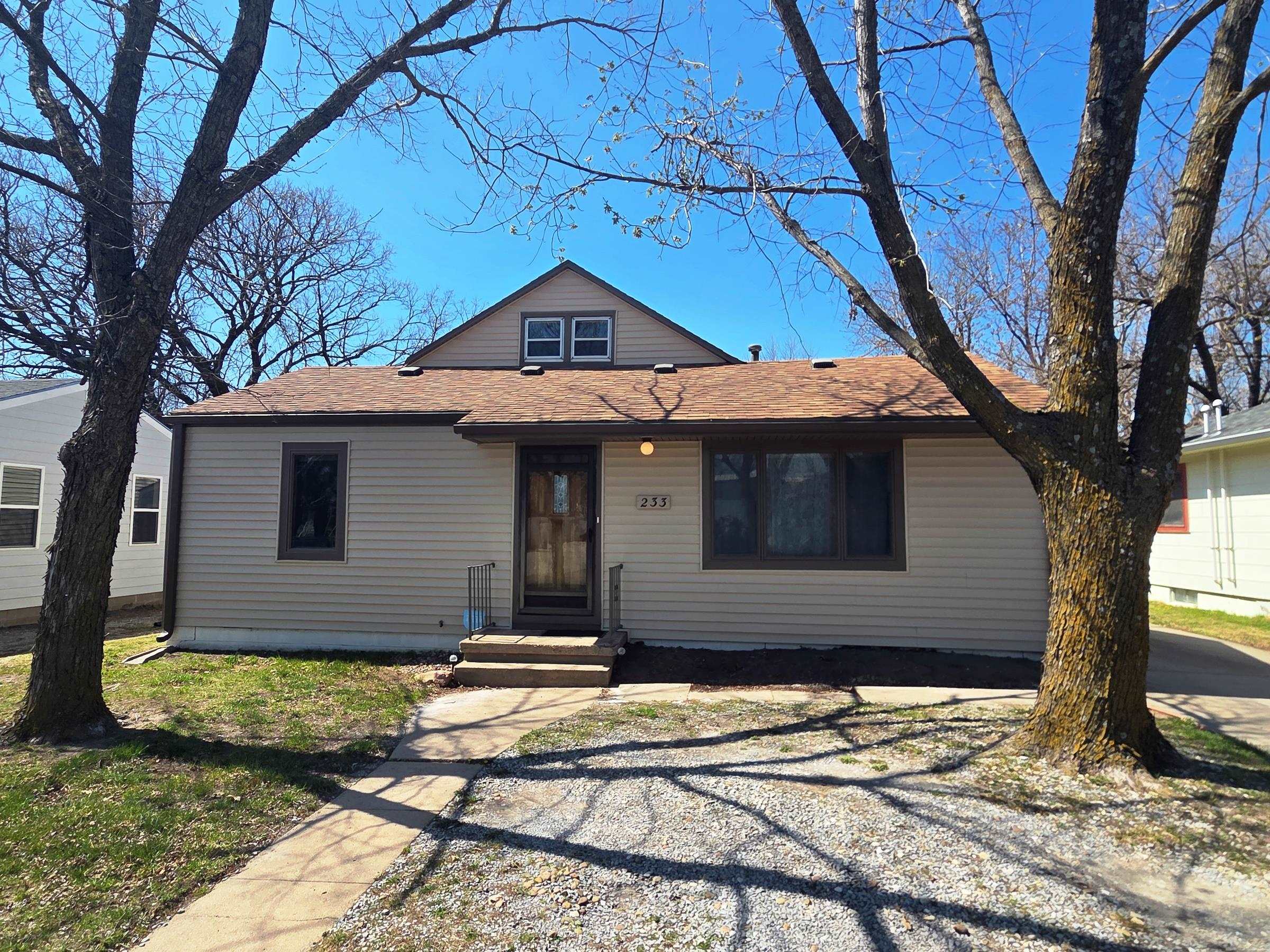 233 S Streeter Property Photo