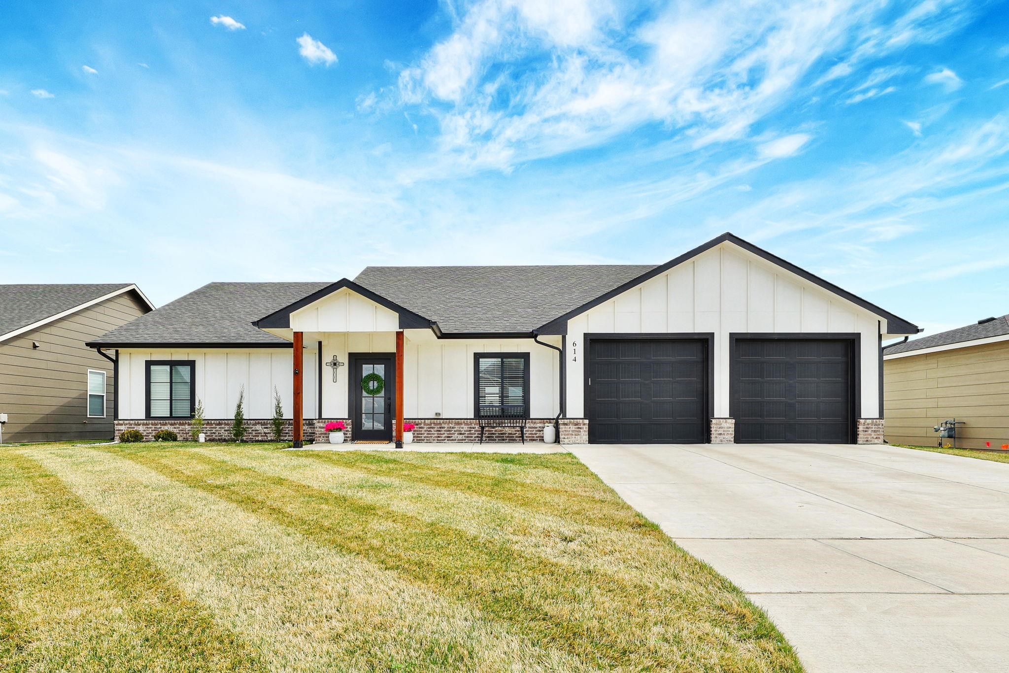 614 S Sweetwater Cir Property Photo
