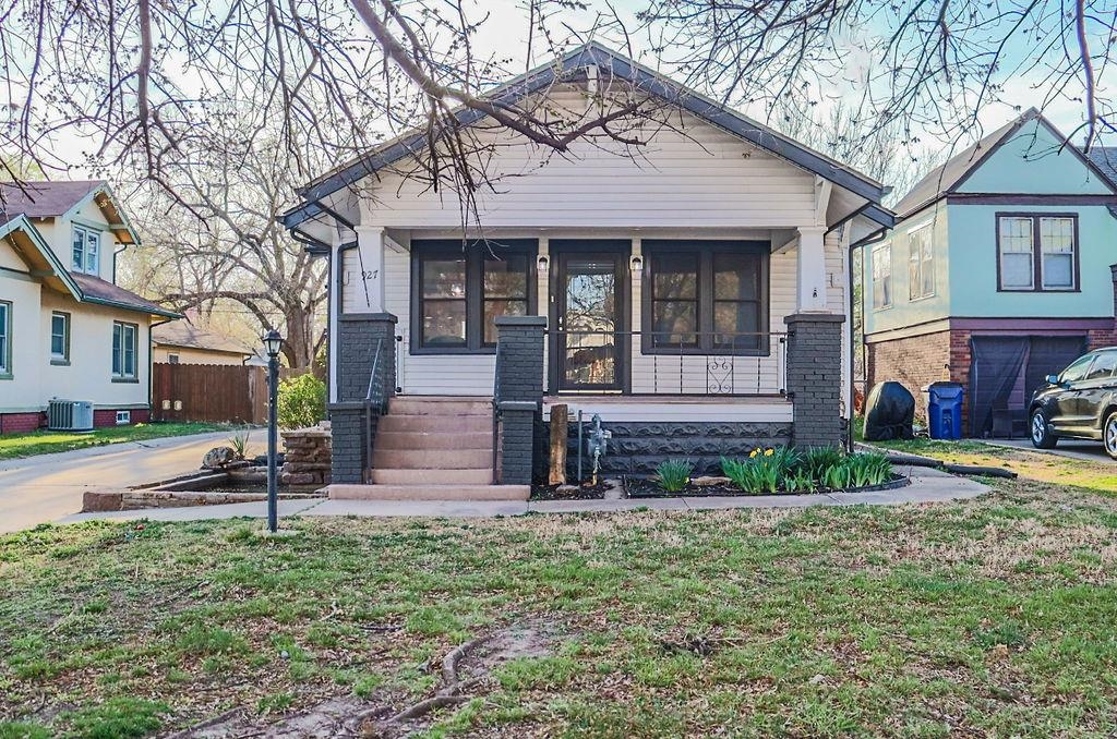927 N Woodrow Ave Property Photo