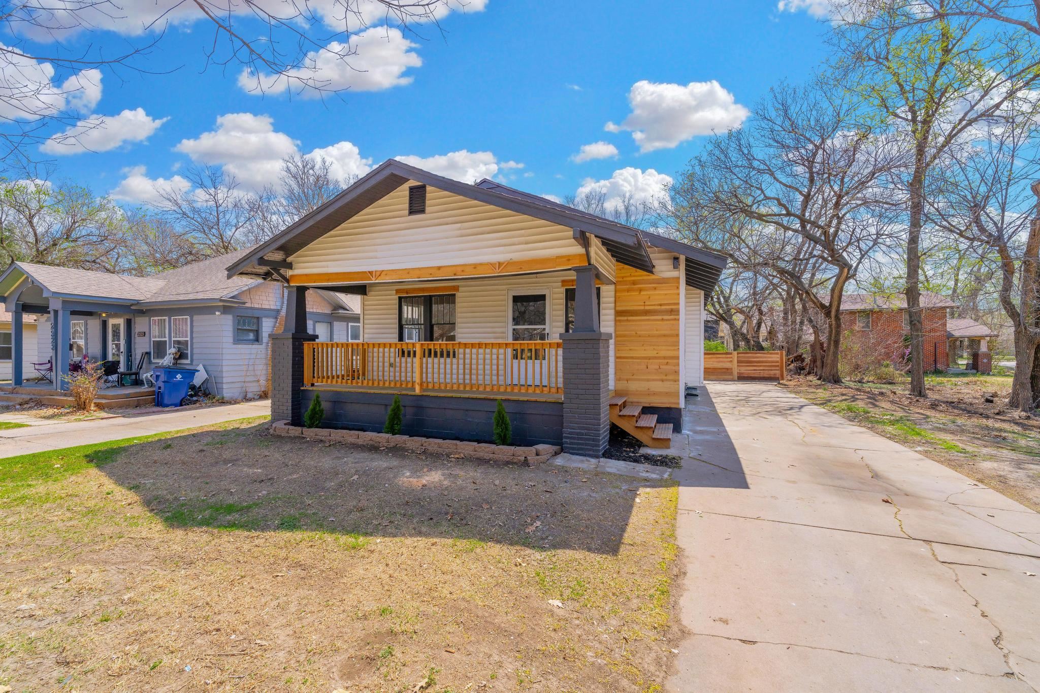 2327 W Douglas Ave Property Photo