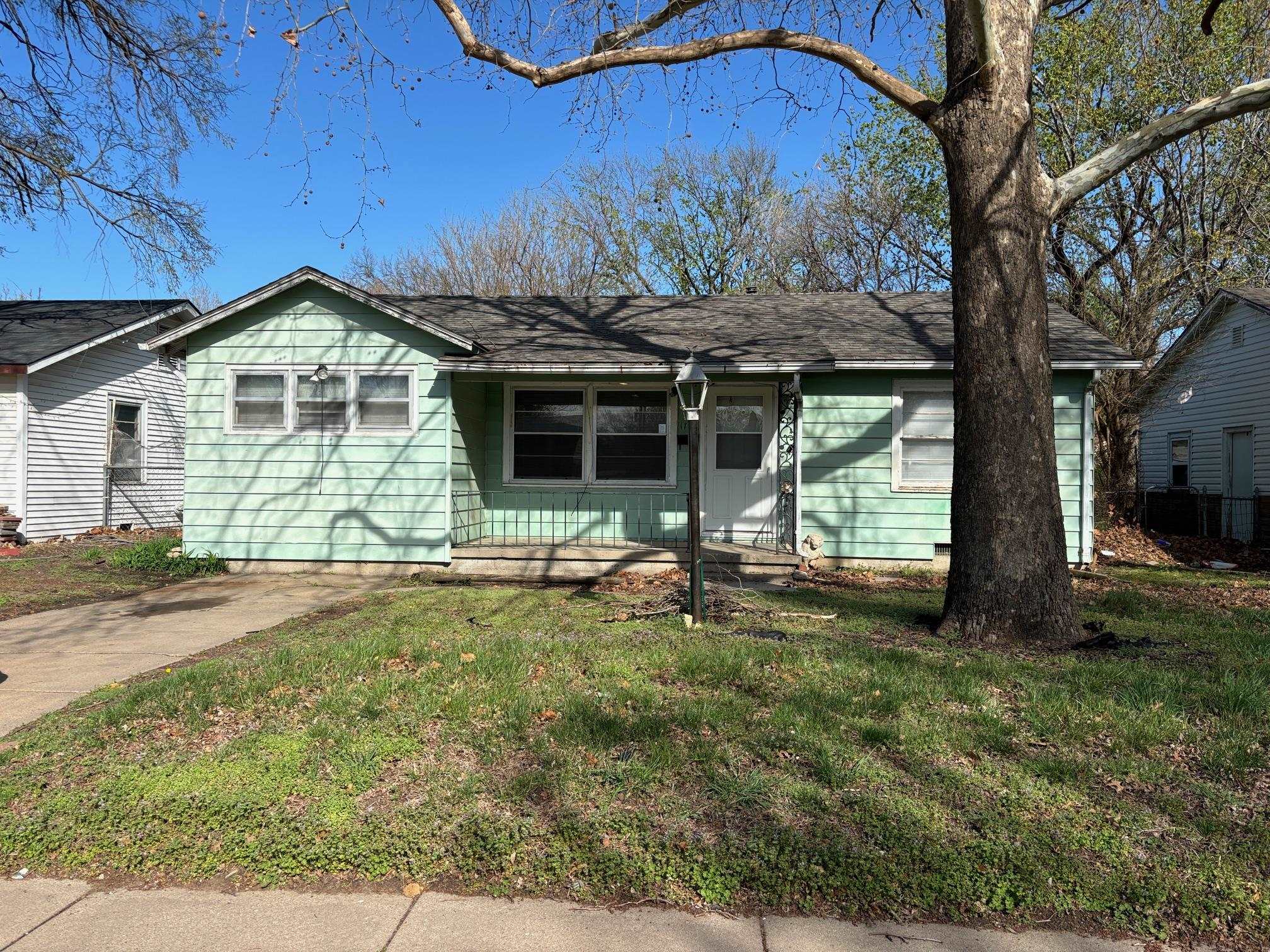 1712 S Erie St Property Photo