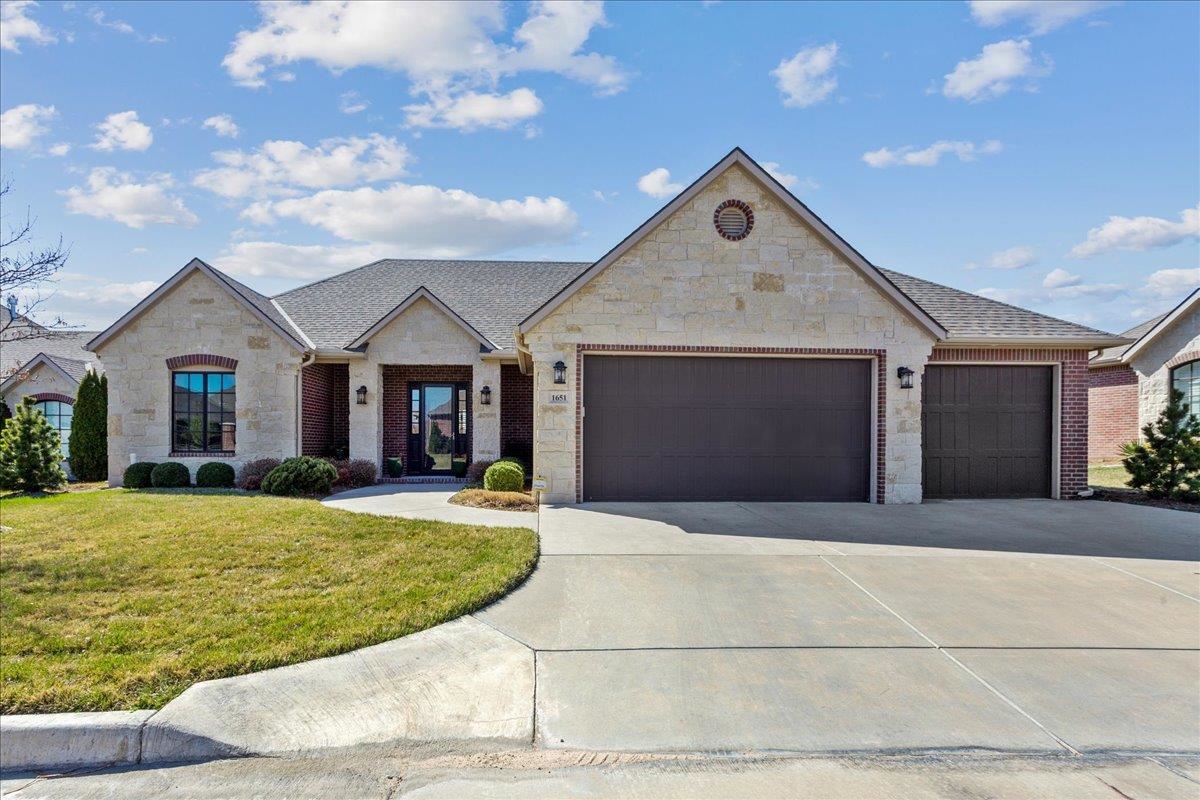 1651 N Red Oaks St Property Photo