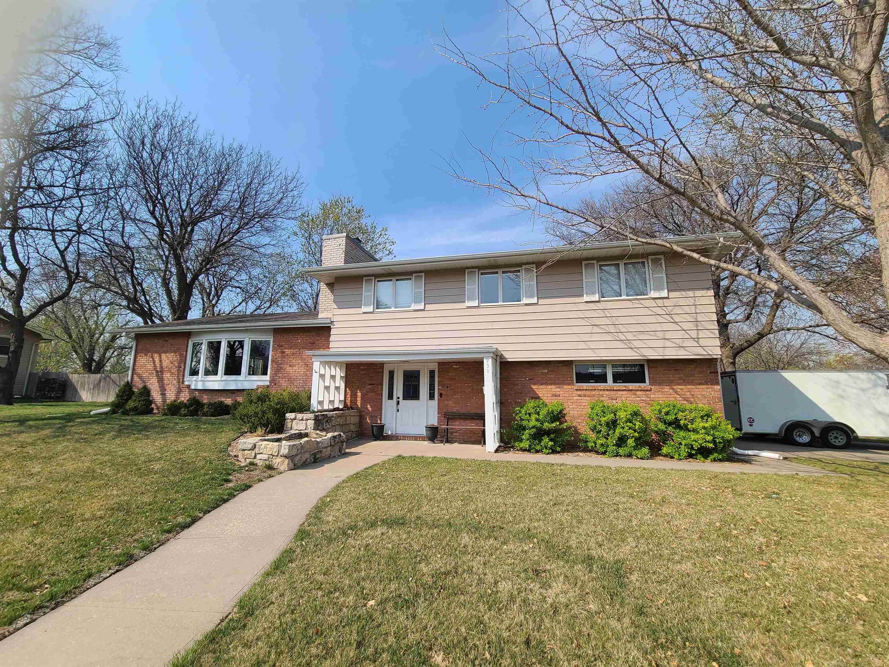 931 E Hulse St Property Photo 1