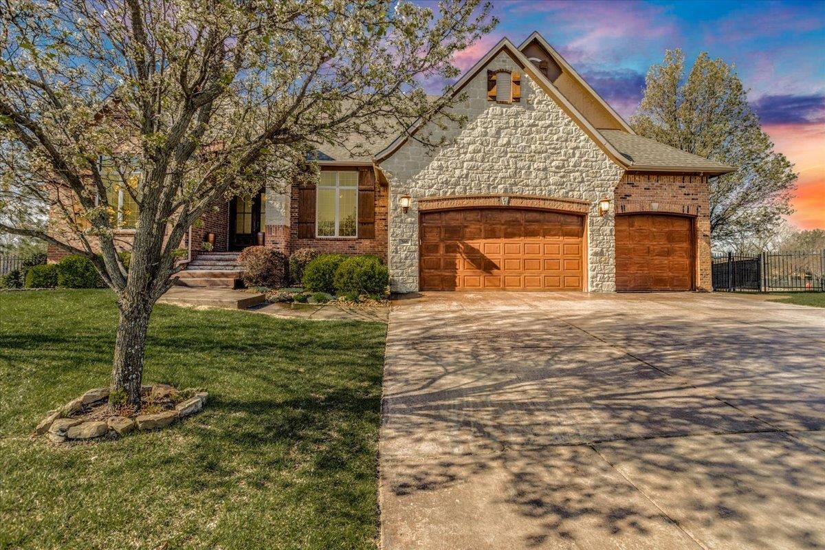 705 N Deerfield Ct Property Photo