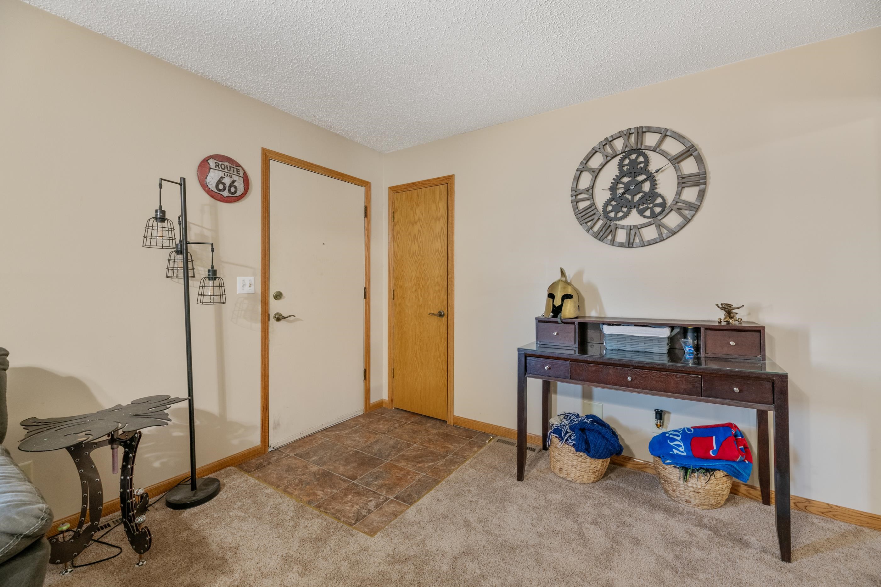 323 Jonathan St Property Photo 2