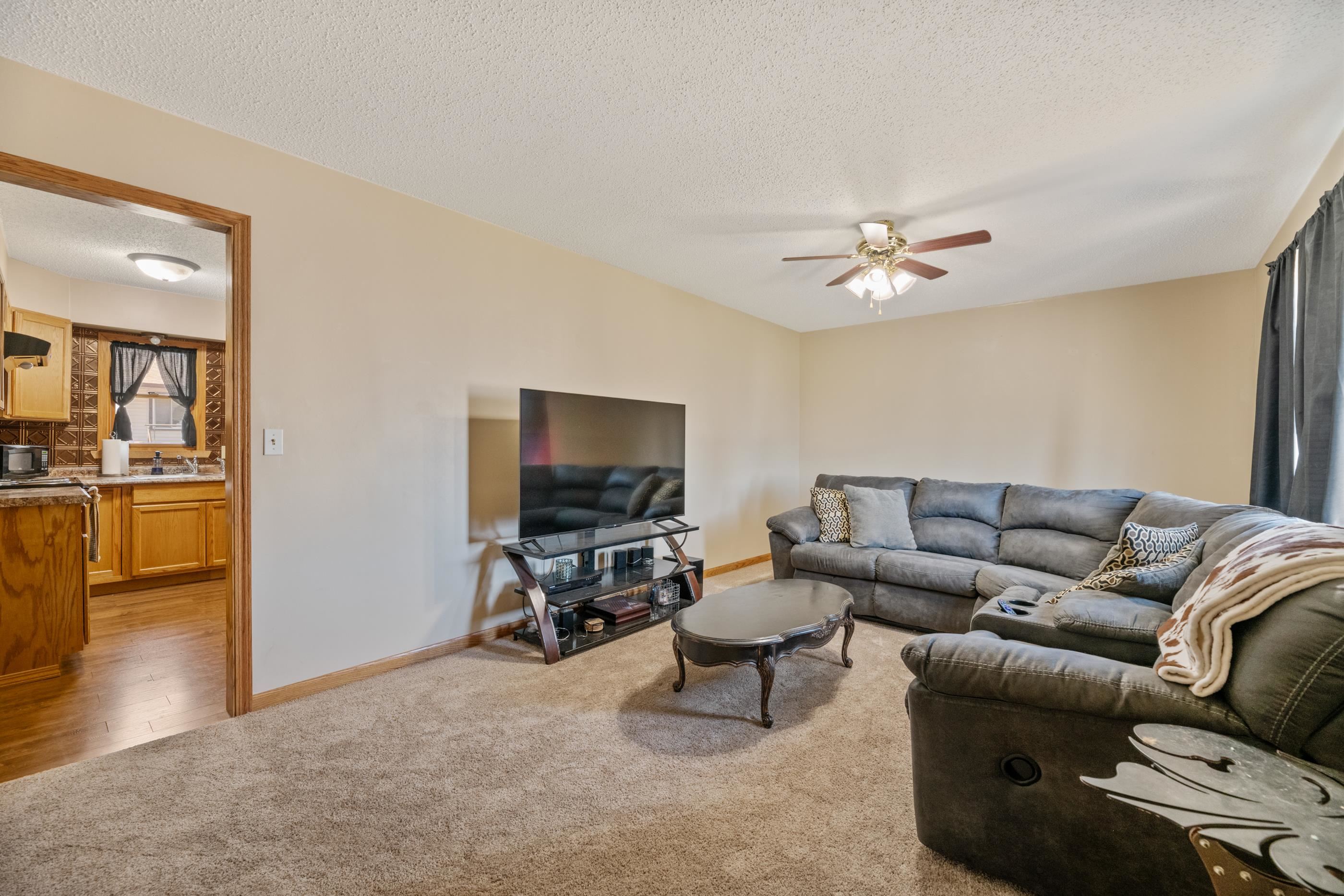 323 Jonathan St Property Photo 3