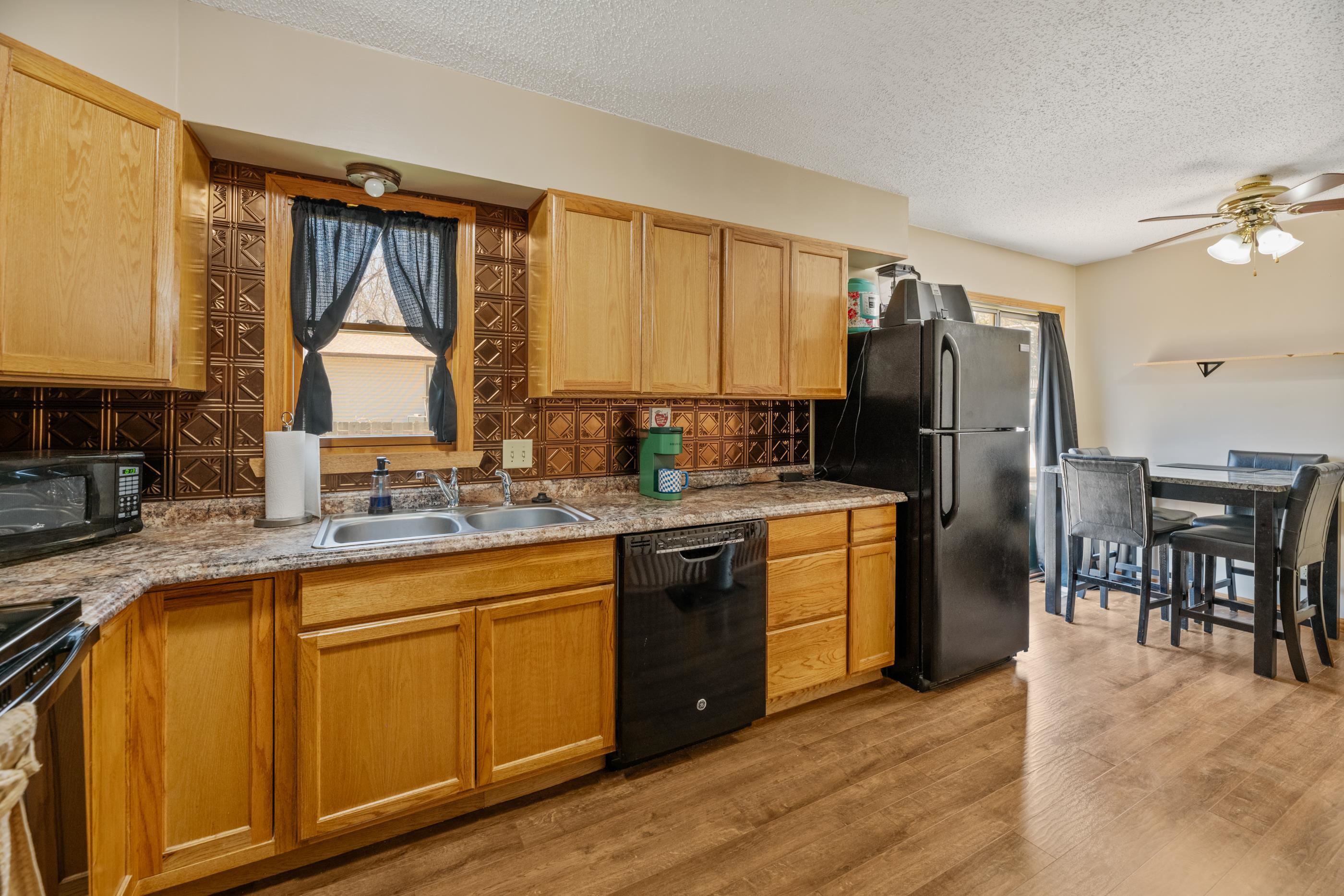 323 Jonathan St Property Photo 6