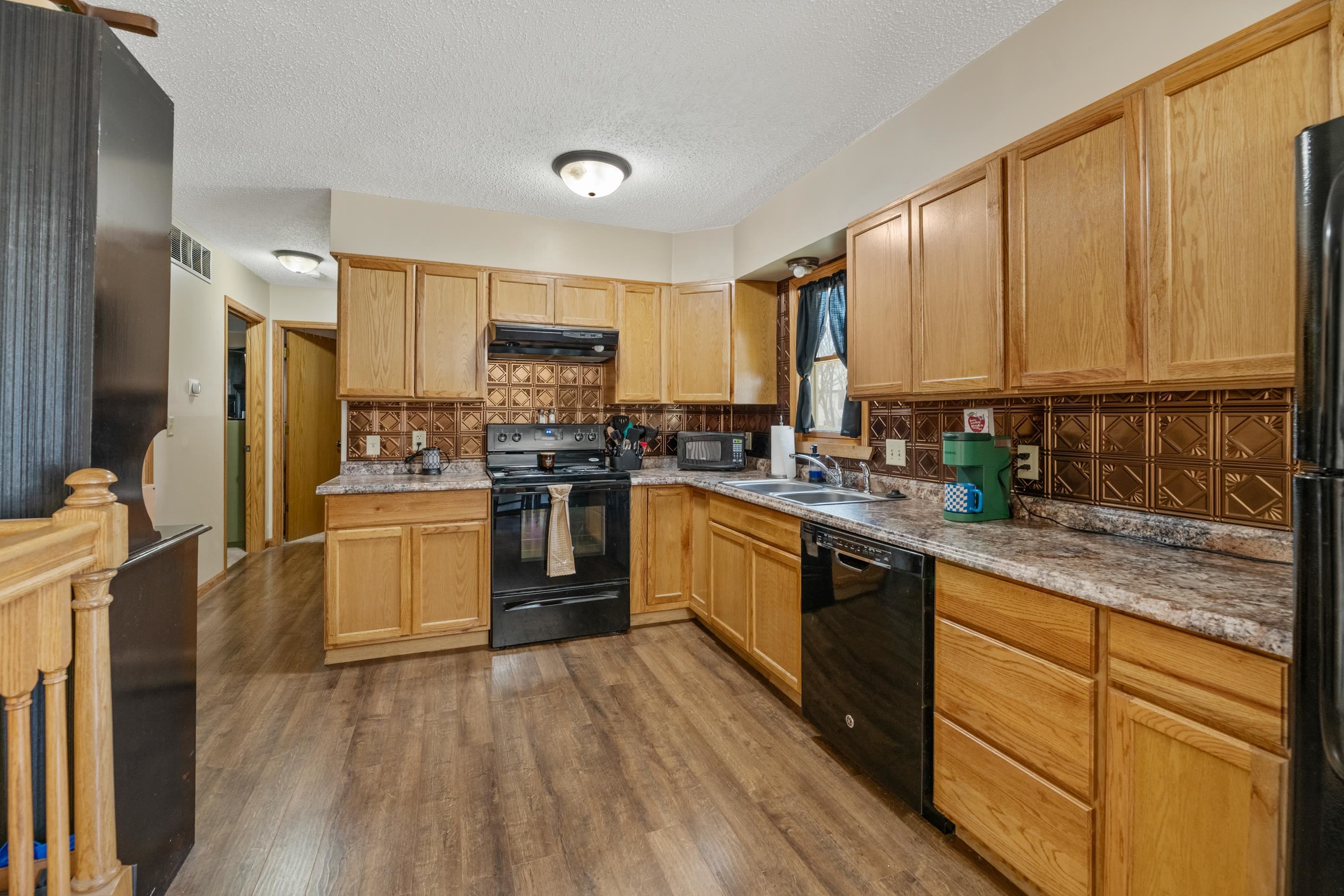 323 Jonathan St Property Photo 7