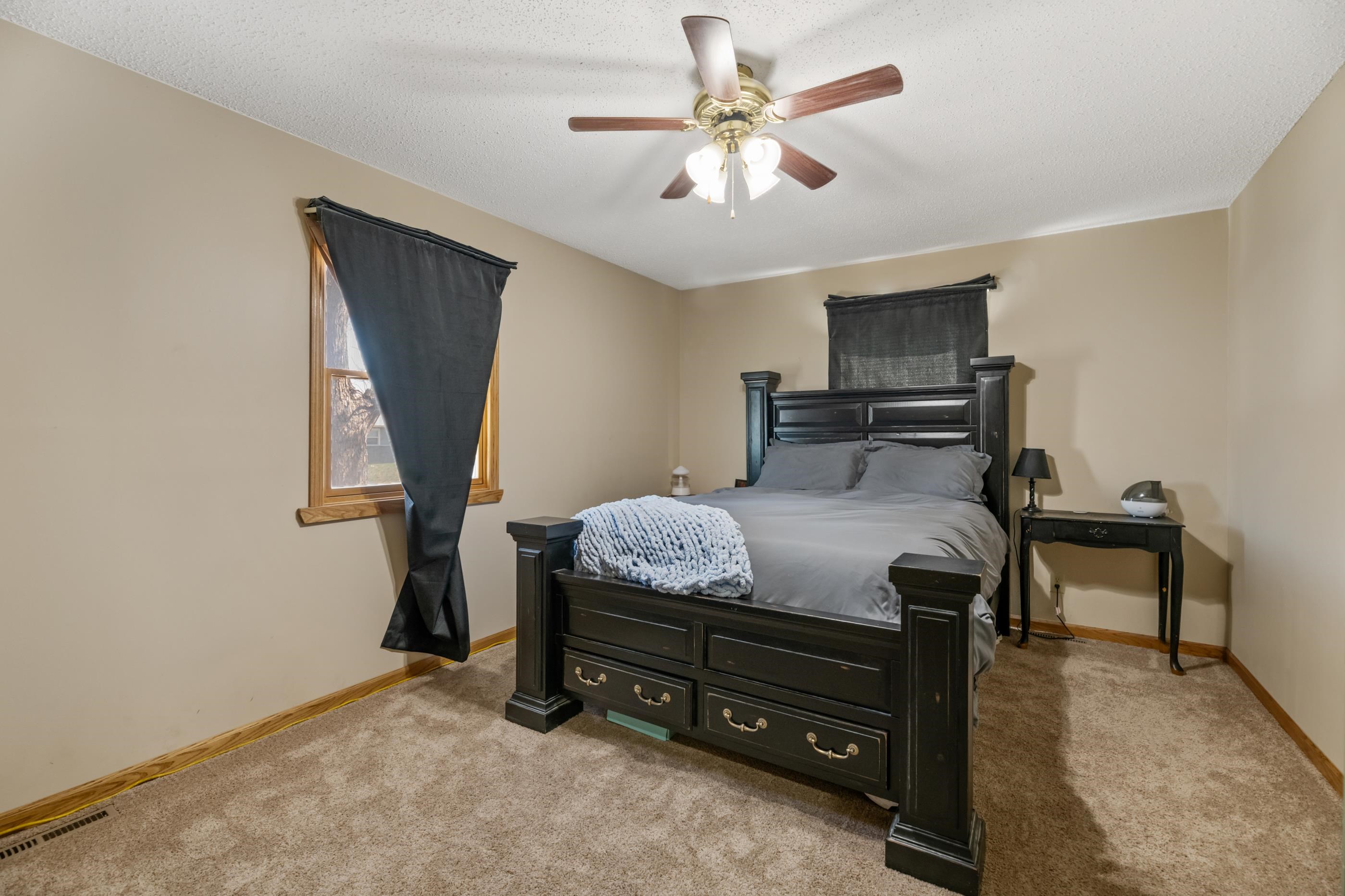 323 Jonathan St Property Photo 10
