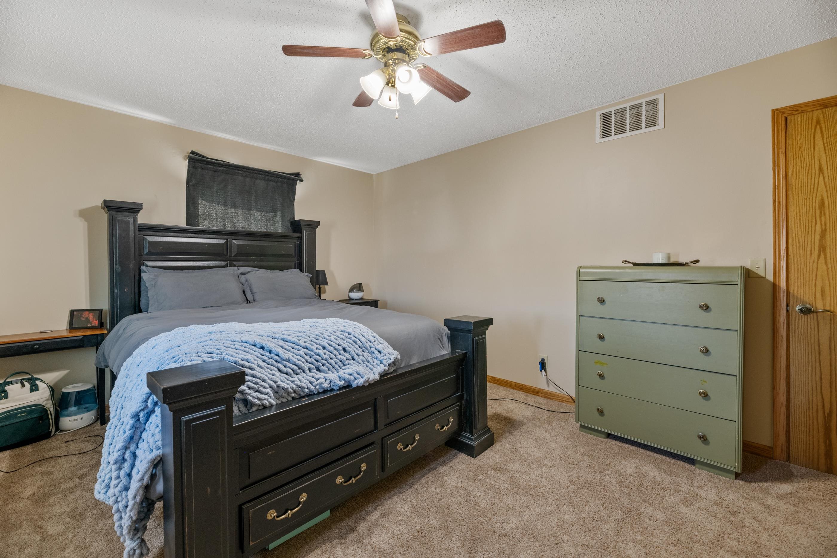 323 Jonathan St Property Photo 11