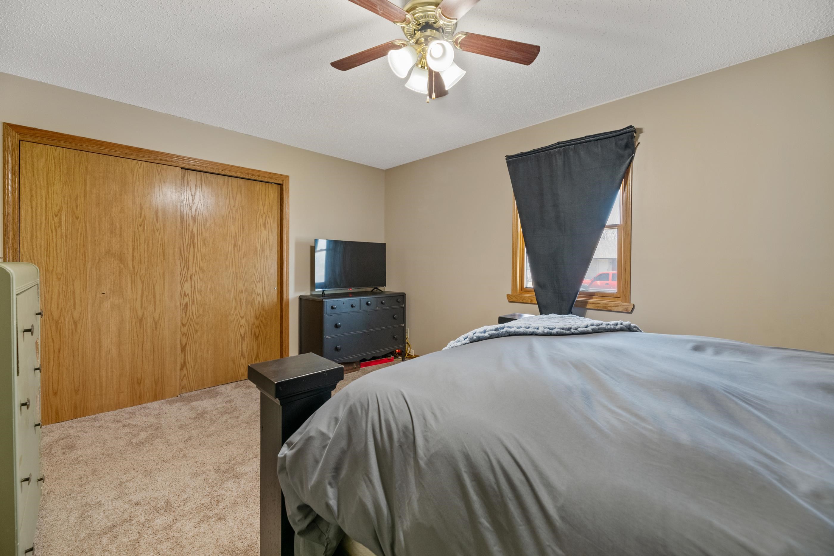 323 Jonathan St Property Photo 12