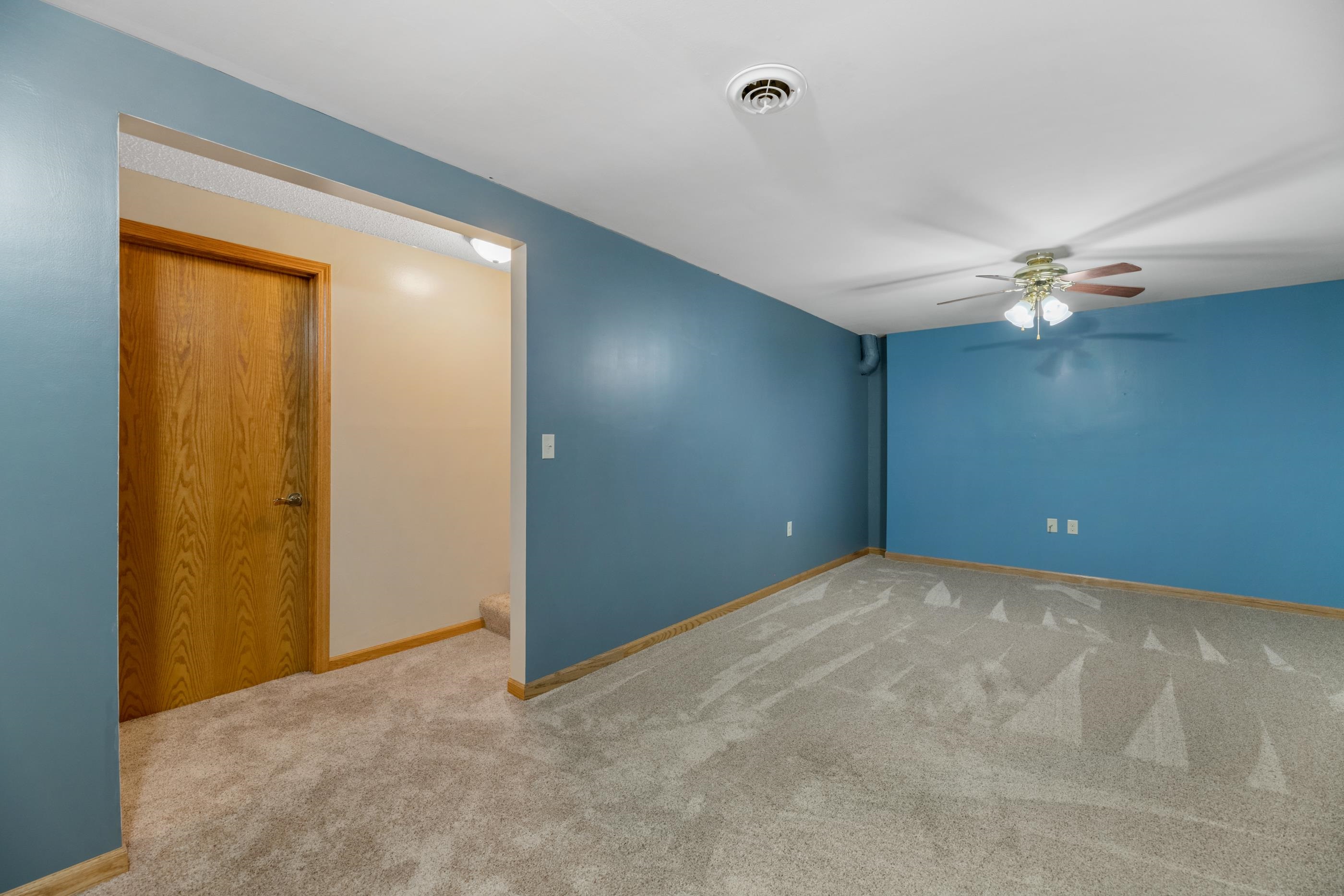 323 Jonathan St Property Photo 16
