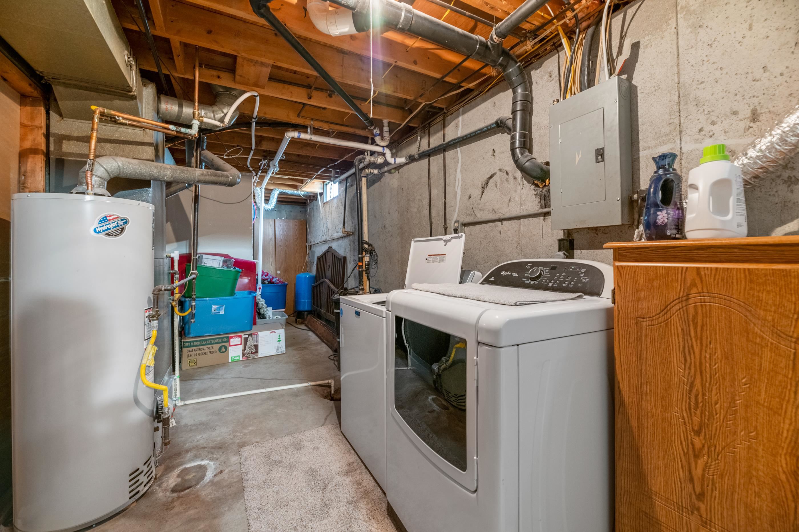 323 Jonathan St Property Photo 22