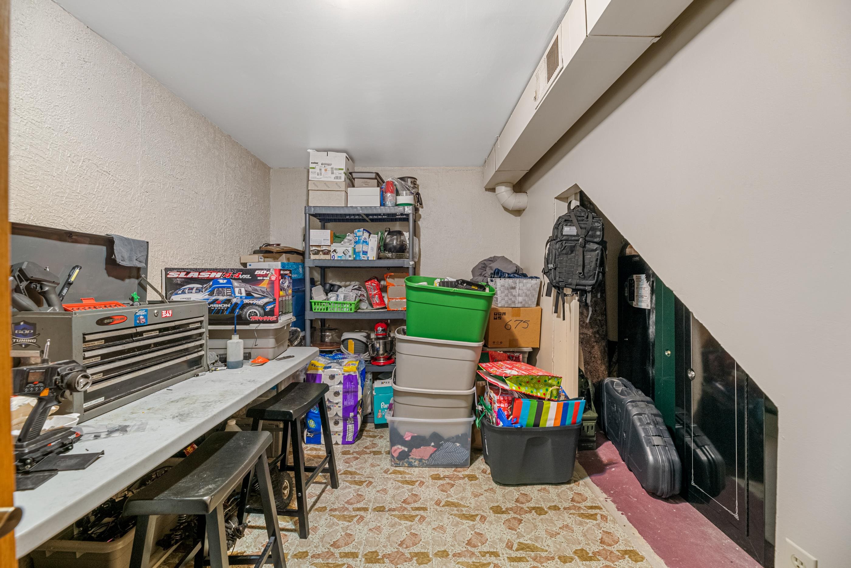 323 Jonathan St Property Photo 23
