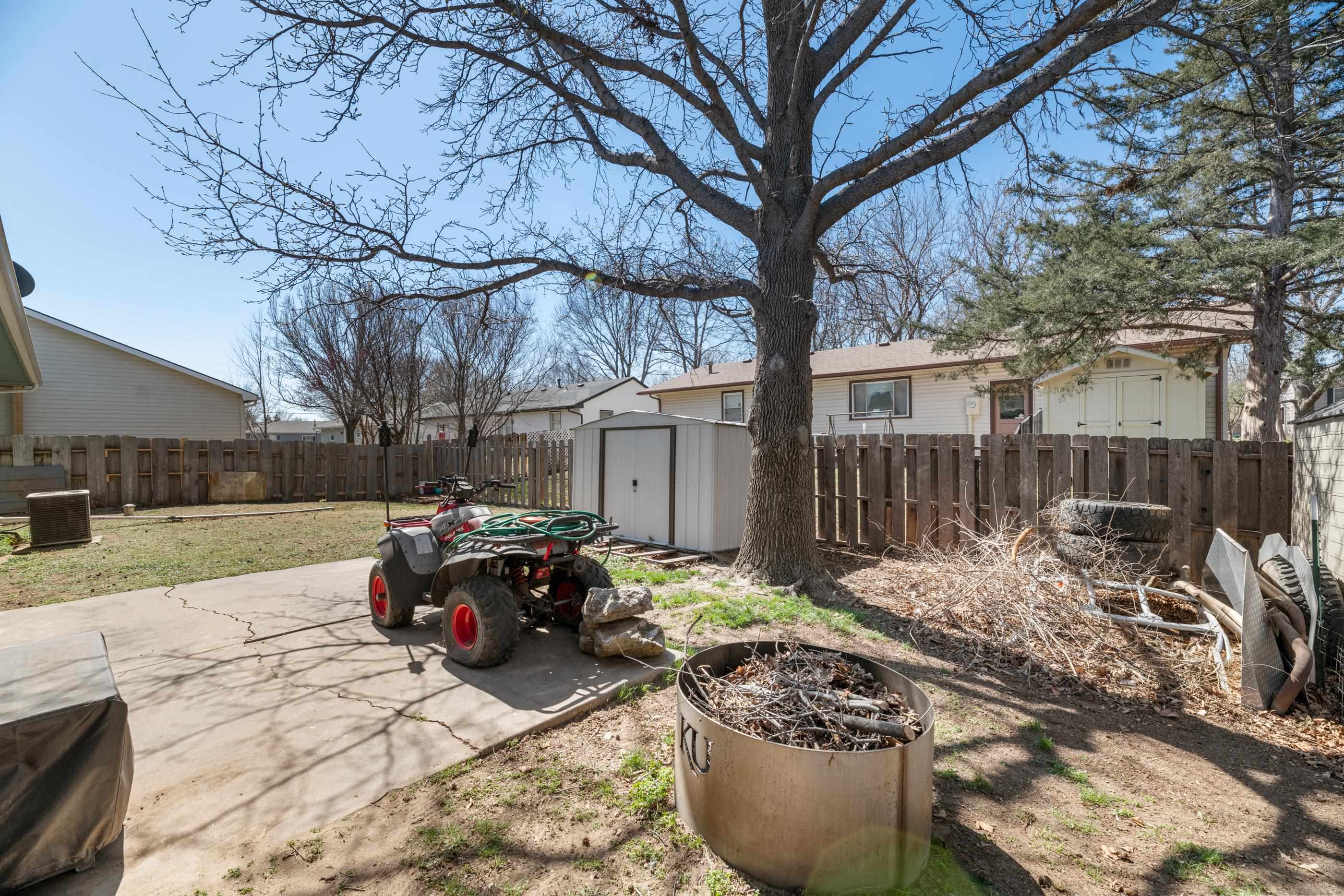 323 Jonathan St Property Photo 25
