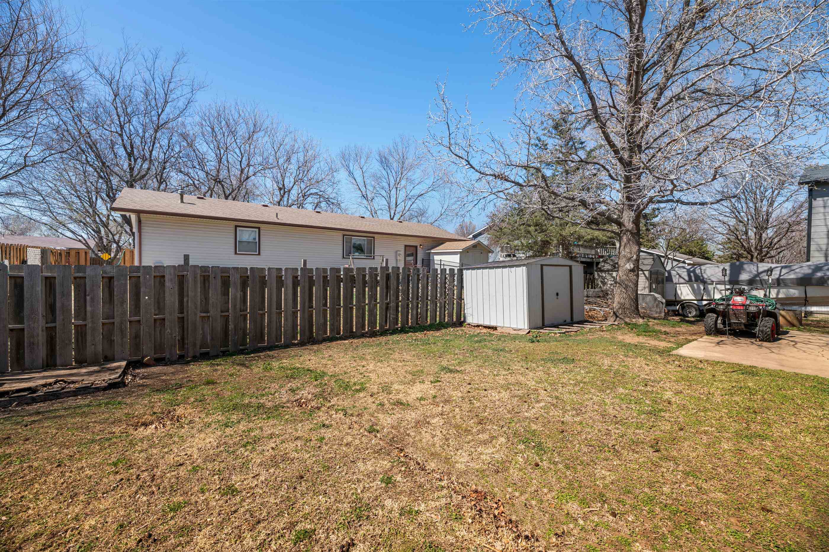 323 Jonathan St Property Photo 26