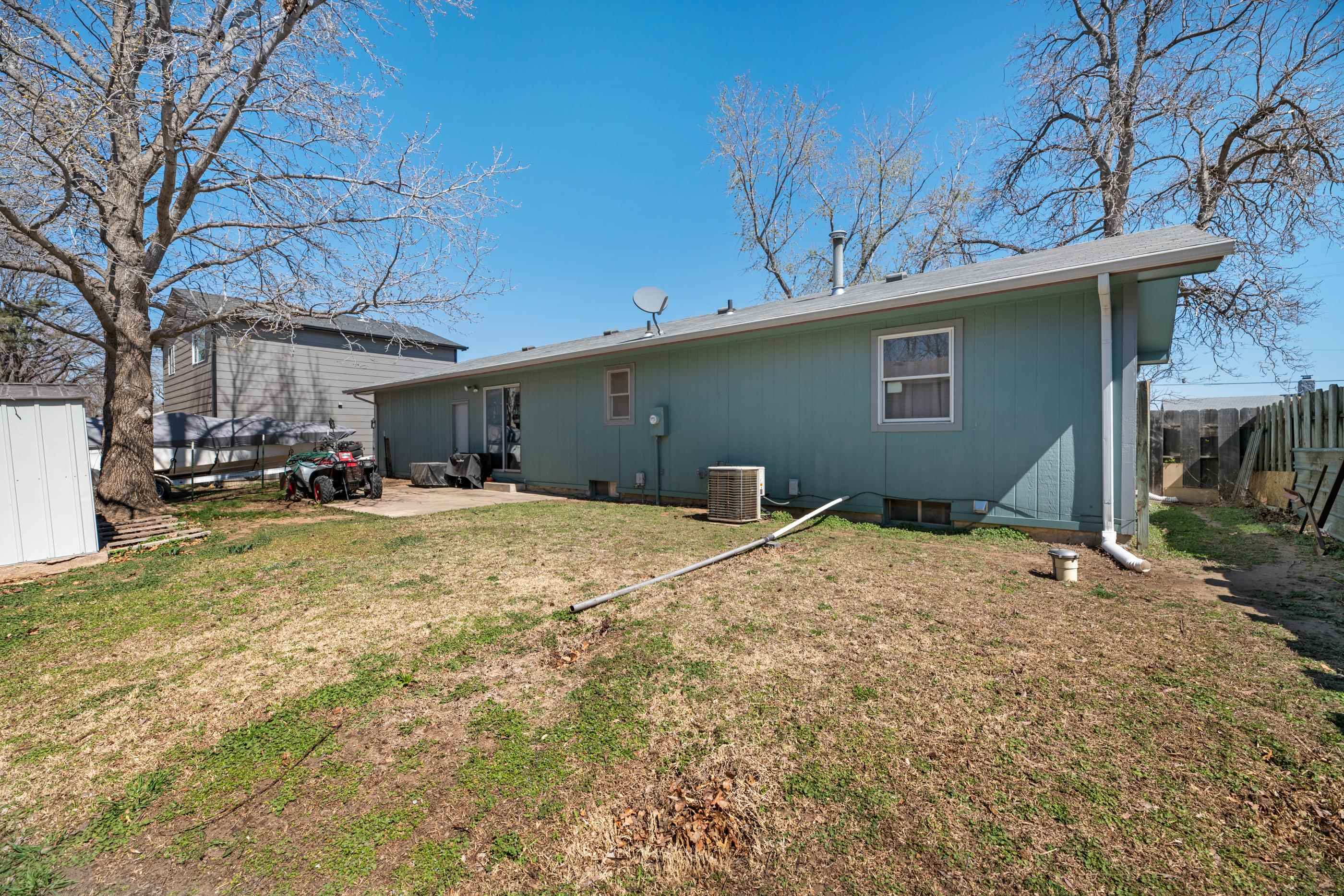 323 Jonathan St Property Photo 27