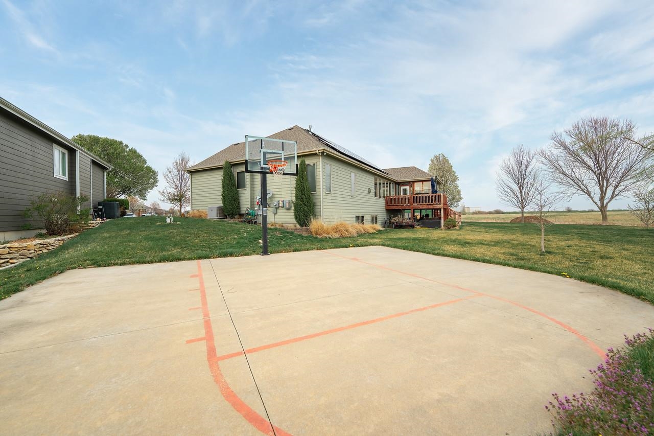 429 Greystone Dr Property Photo 23